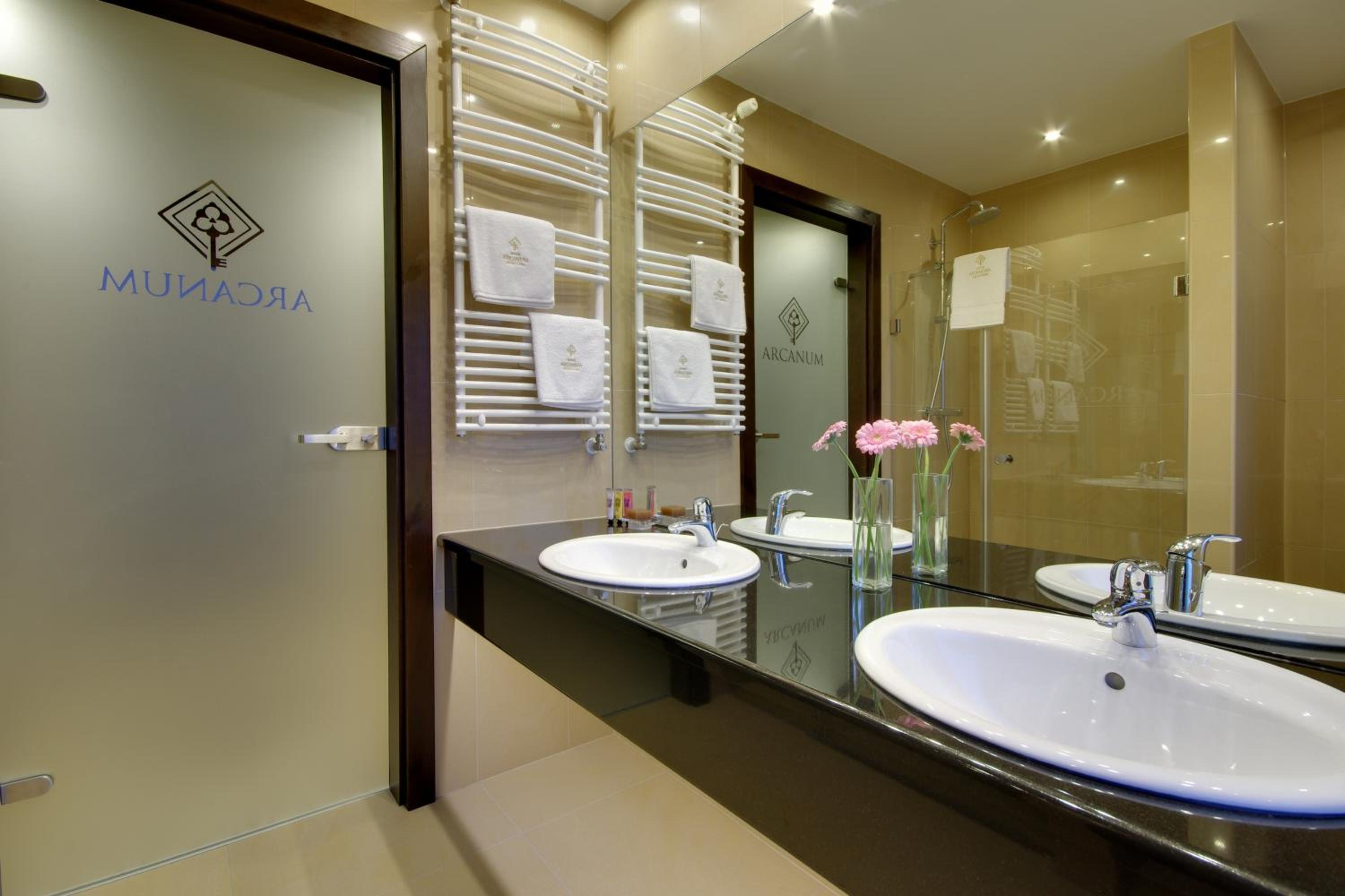 Deluxe Double Room with Balcony - Photo 5