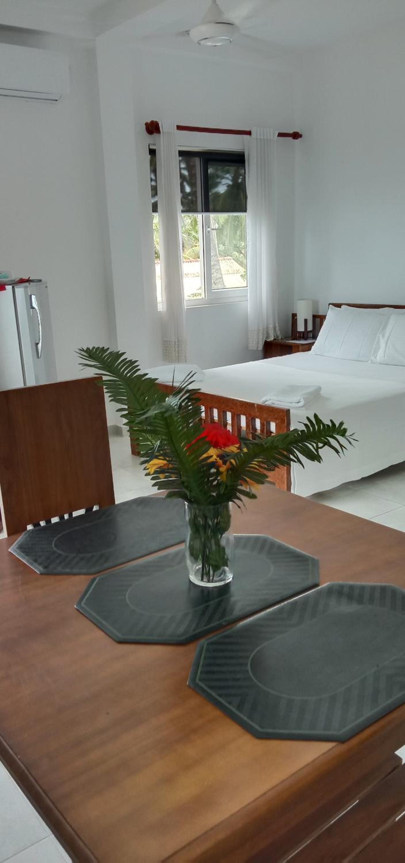 De Luxe Doppelzimmer mit Balkon und Meerblick