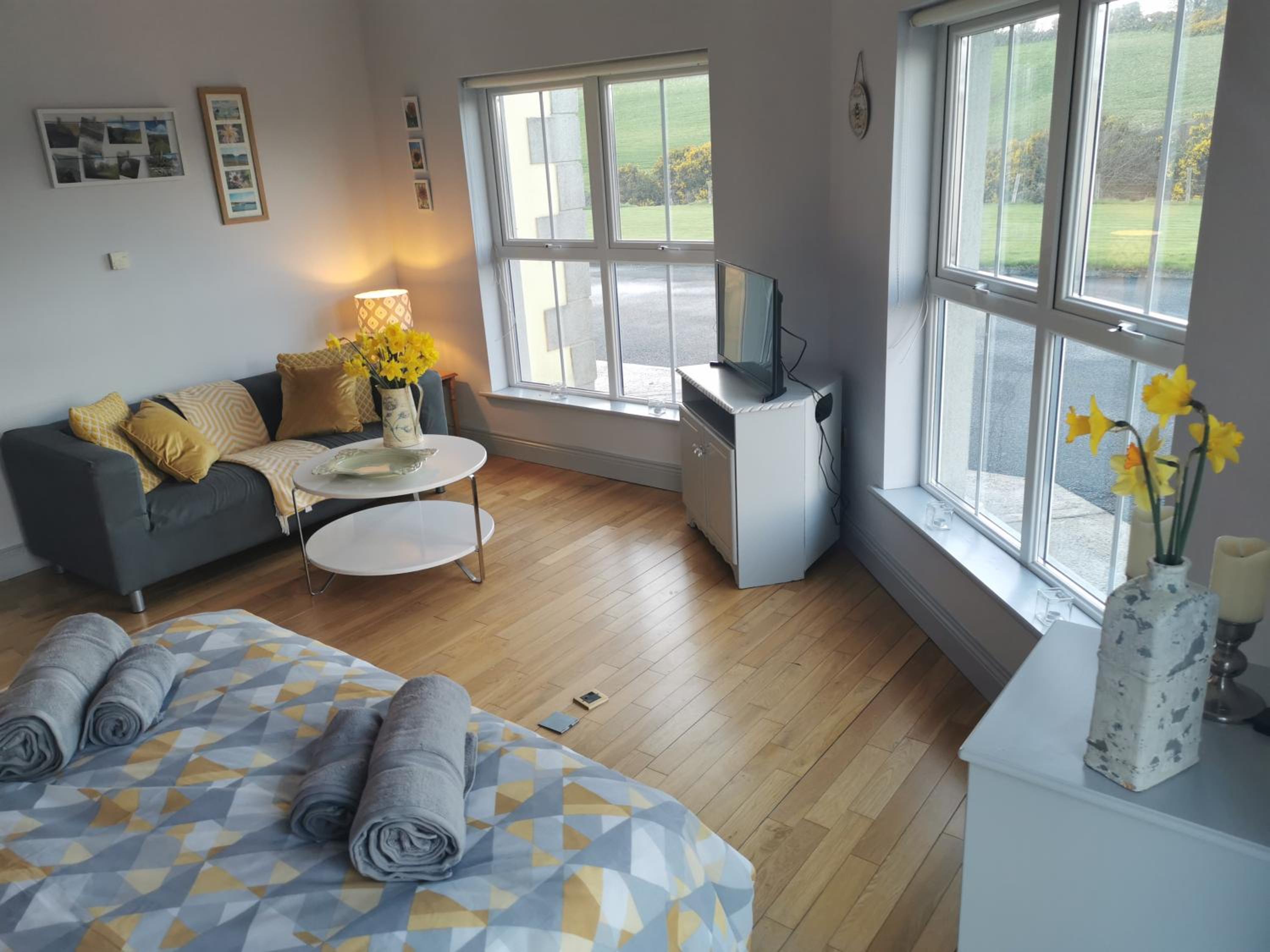 Deluxe Double Room (2 Adults + 1 Child) - Photo 6