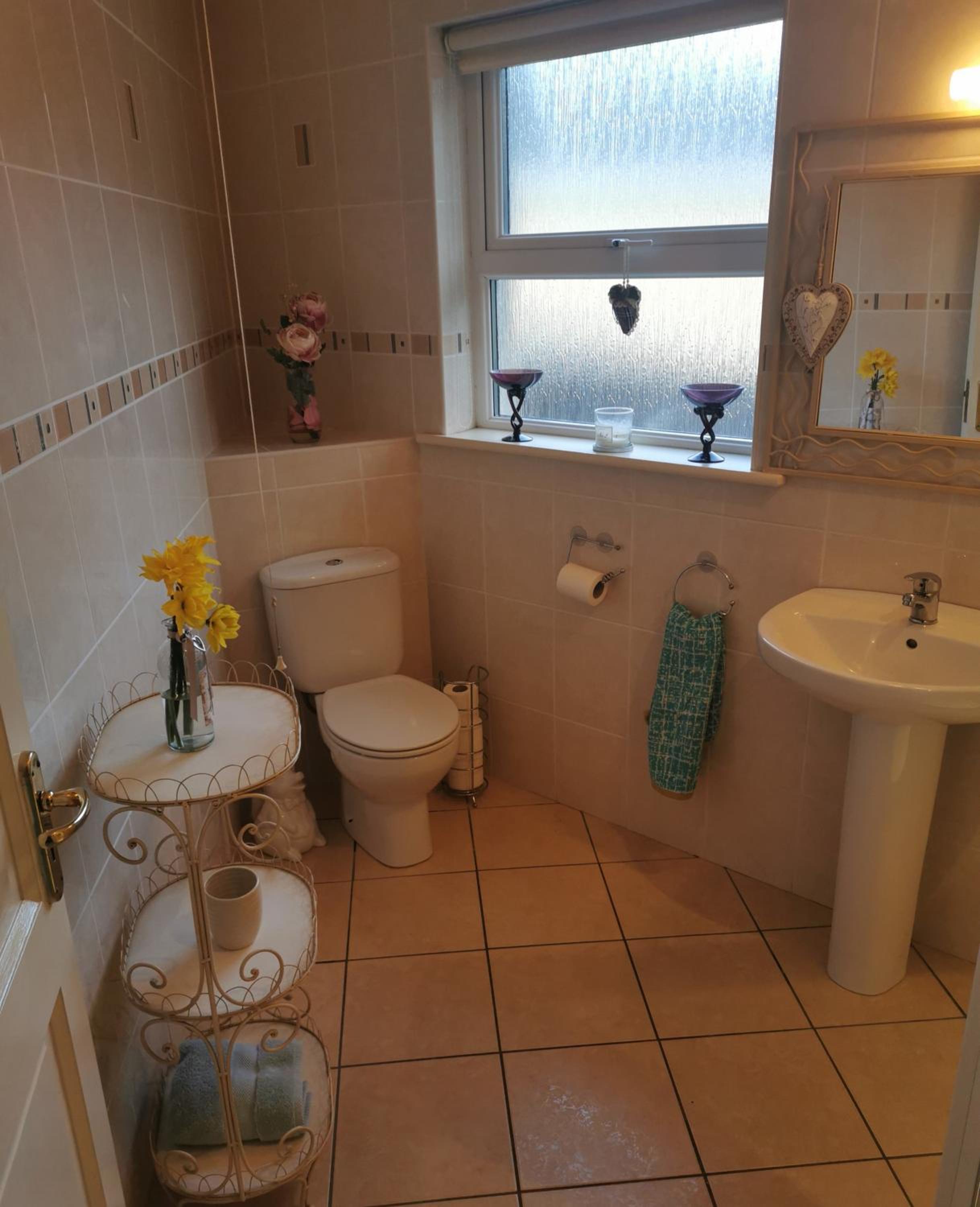 Deluxe Double Room (2 Adults + 1 Child) - Photo 11