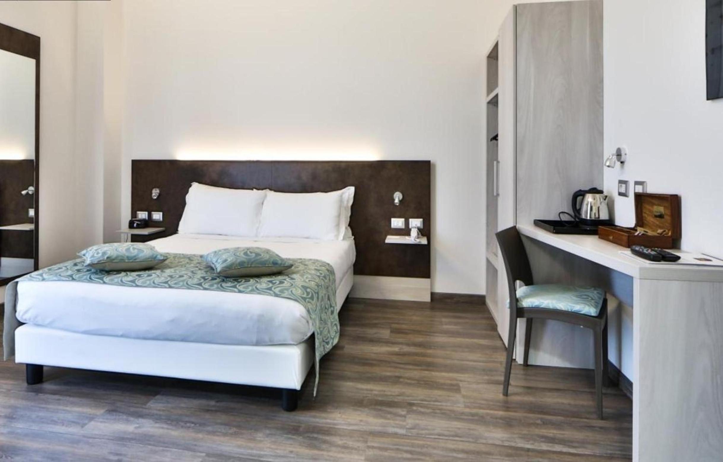 Standard Double or Twin Room photo 2