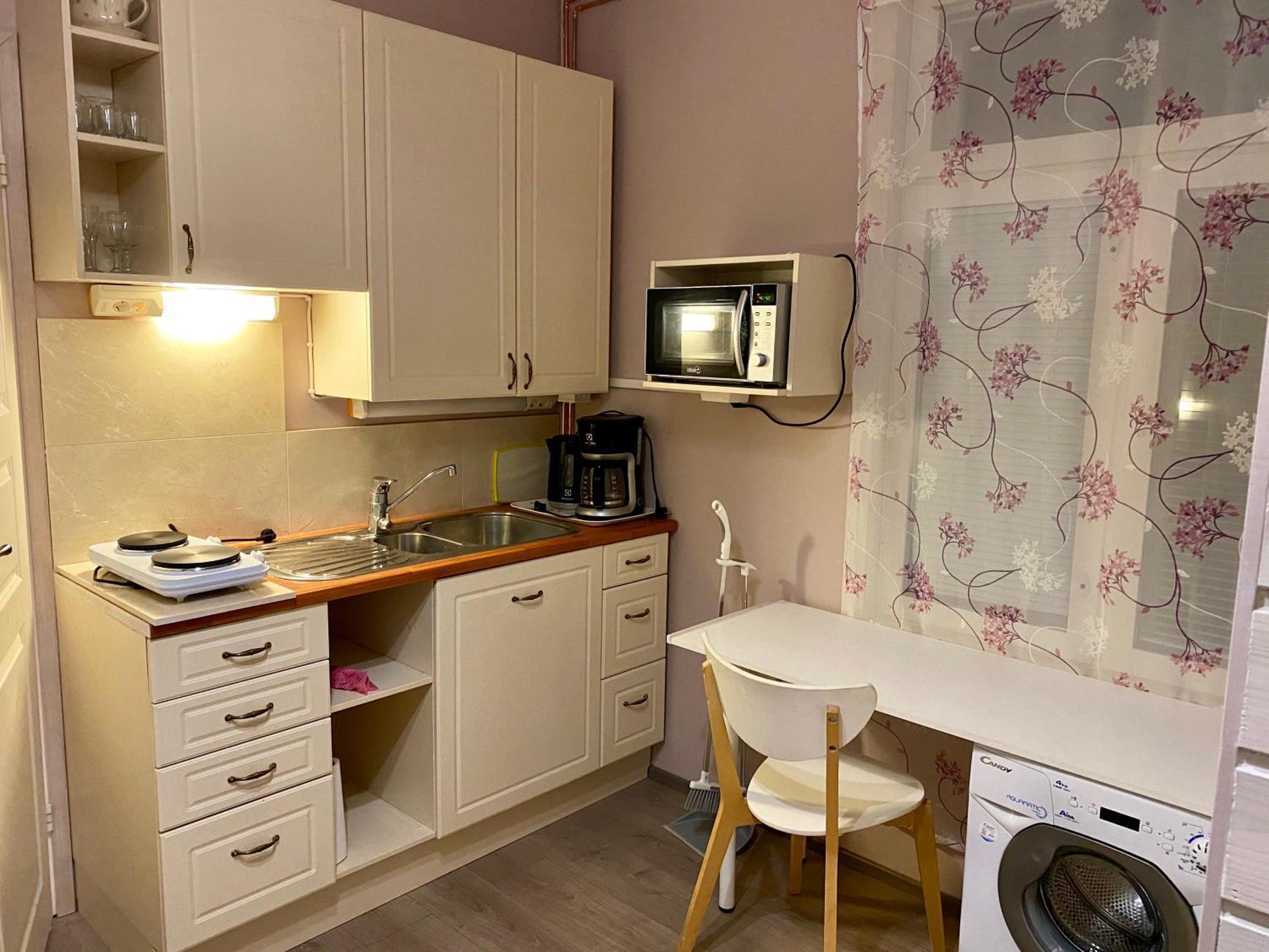 Three-Bedroom Apartment - Photo 7