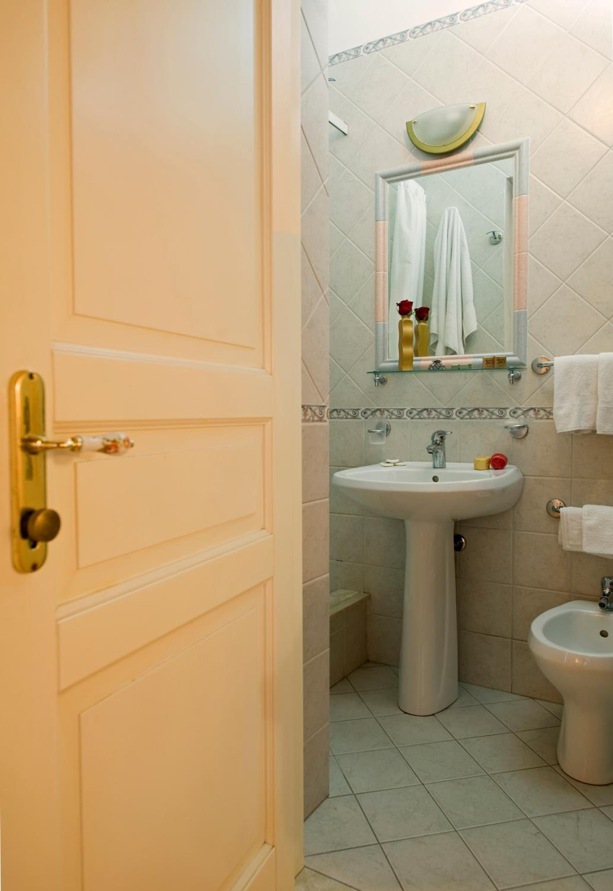 Single Room photo 3