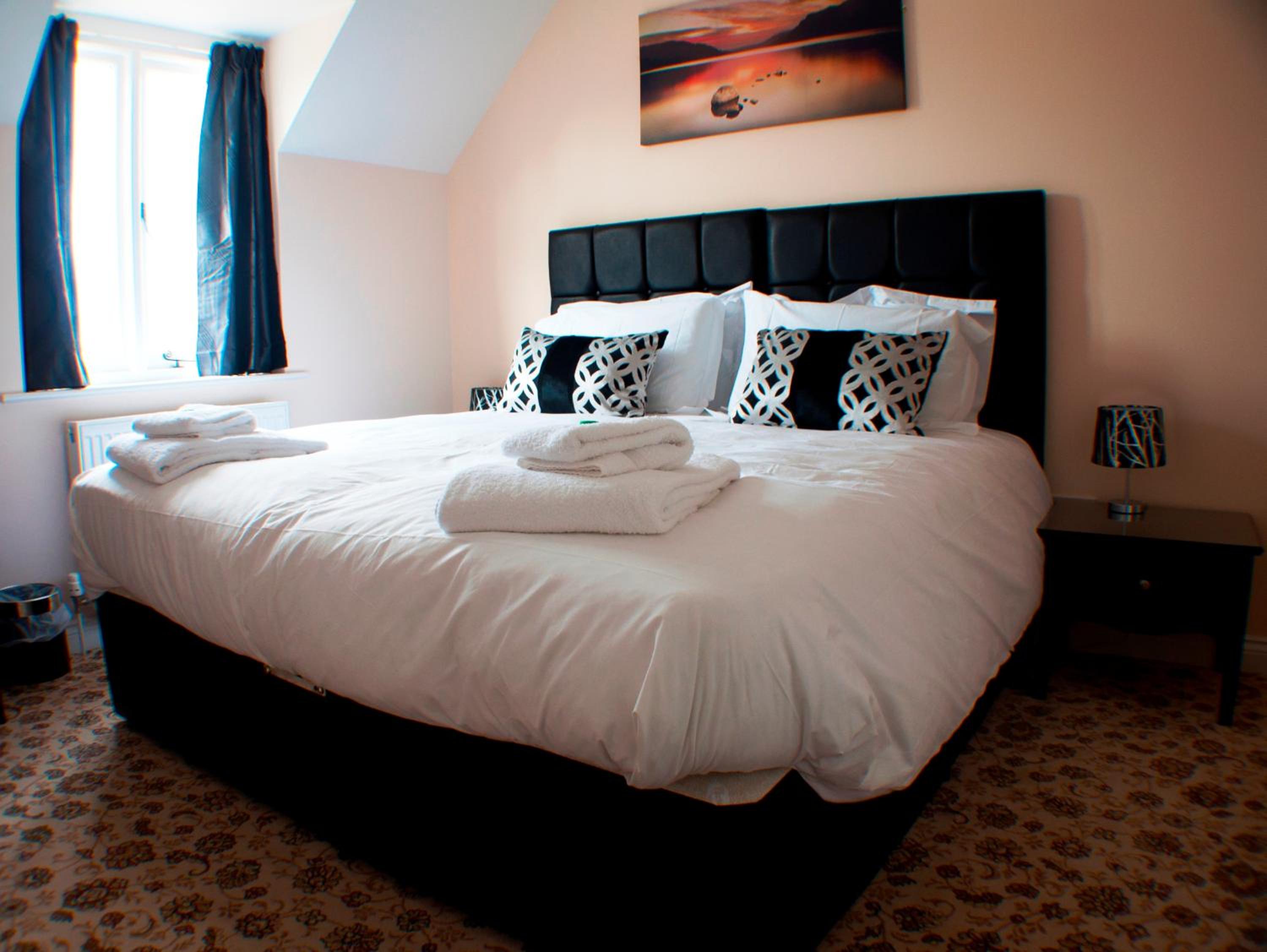 Double or Twin Room (1 Adult)