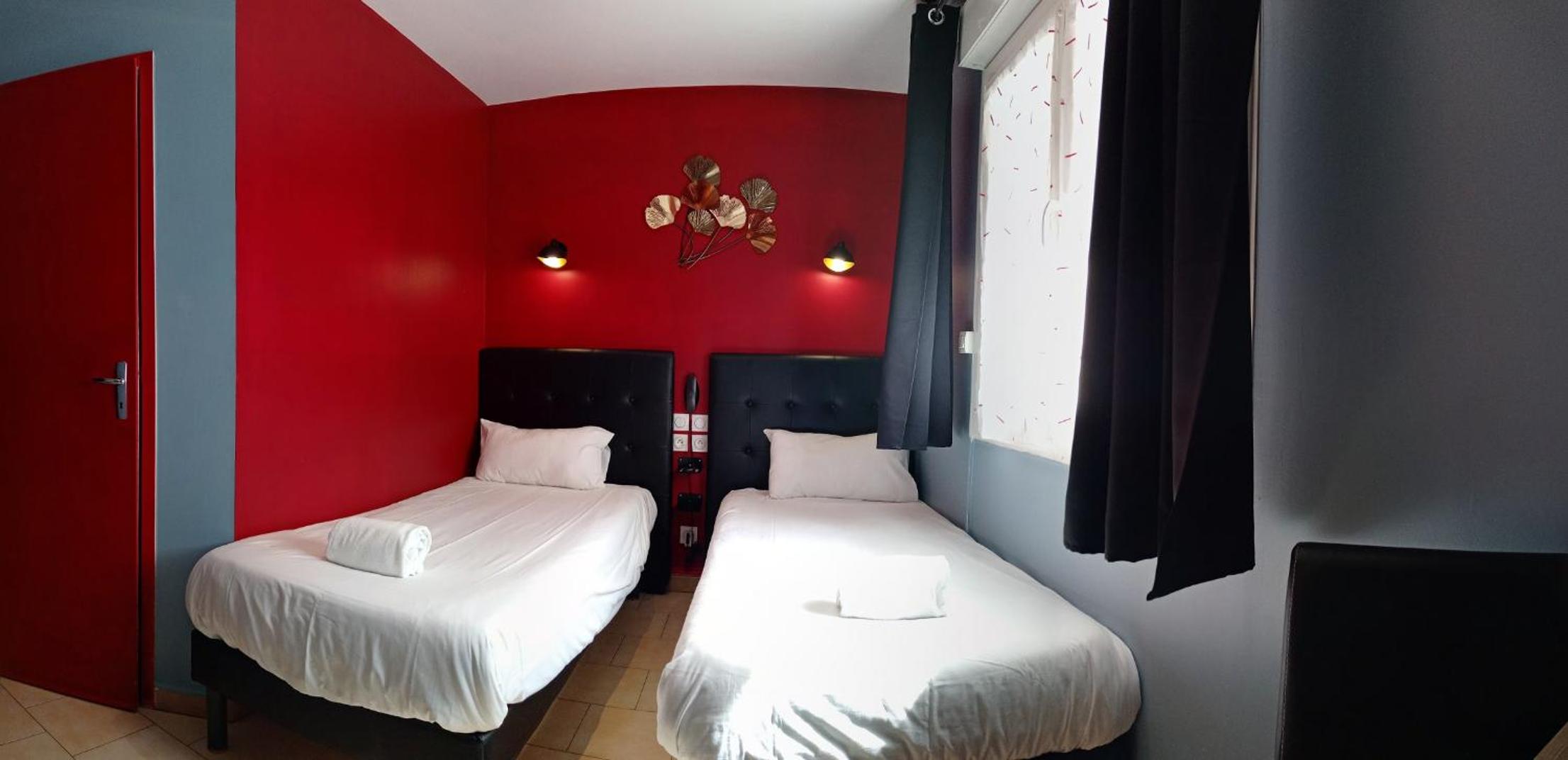 Twin Room with Air-Conditioning - Photo 2