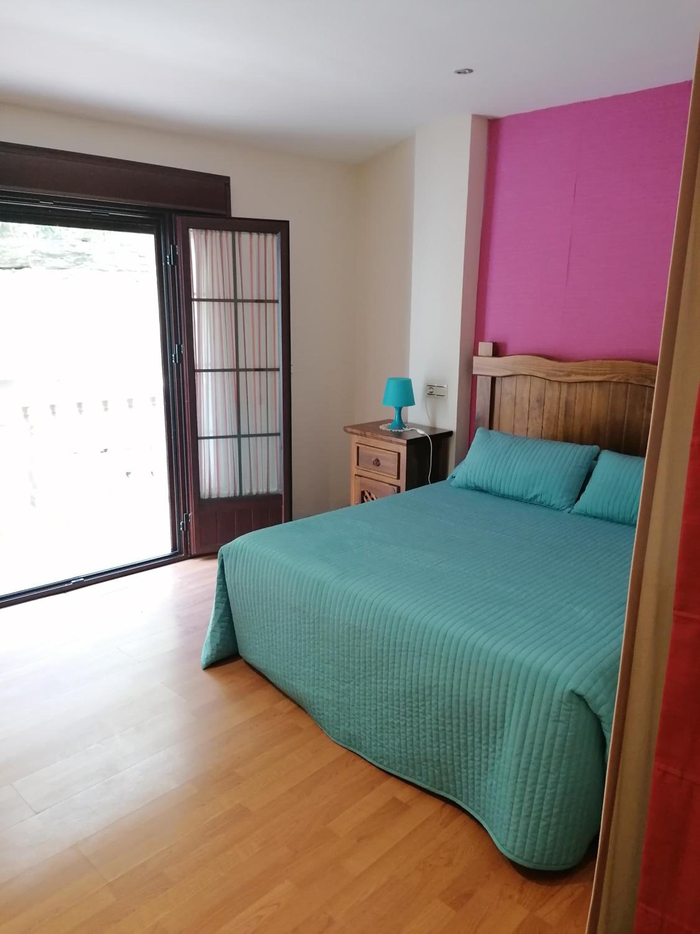Three-Bedroom Townhouse - Photo 4