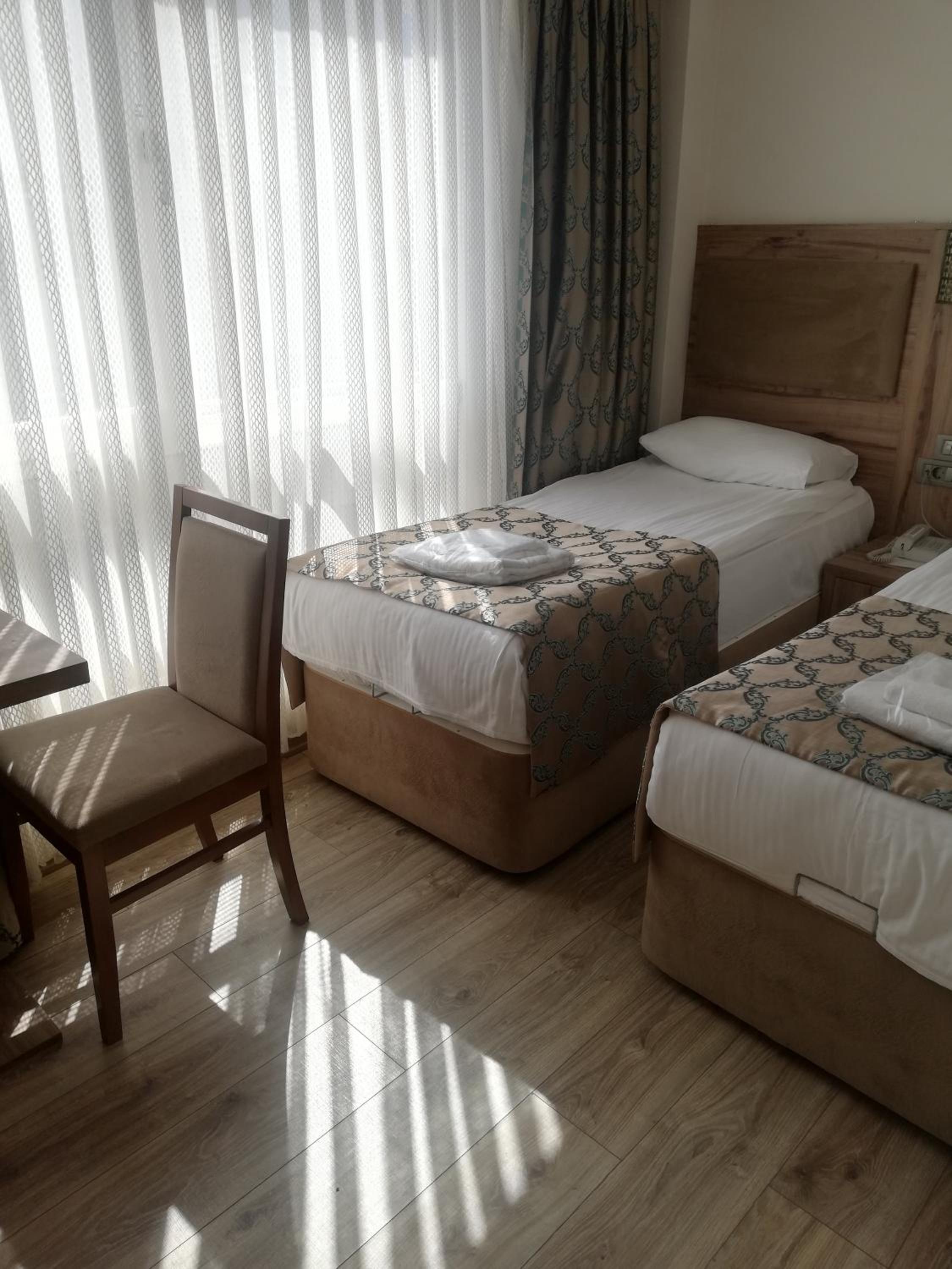 Double or Twin Room with City View photo 2
