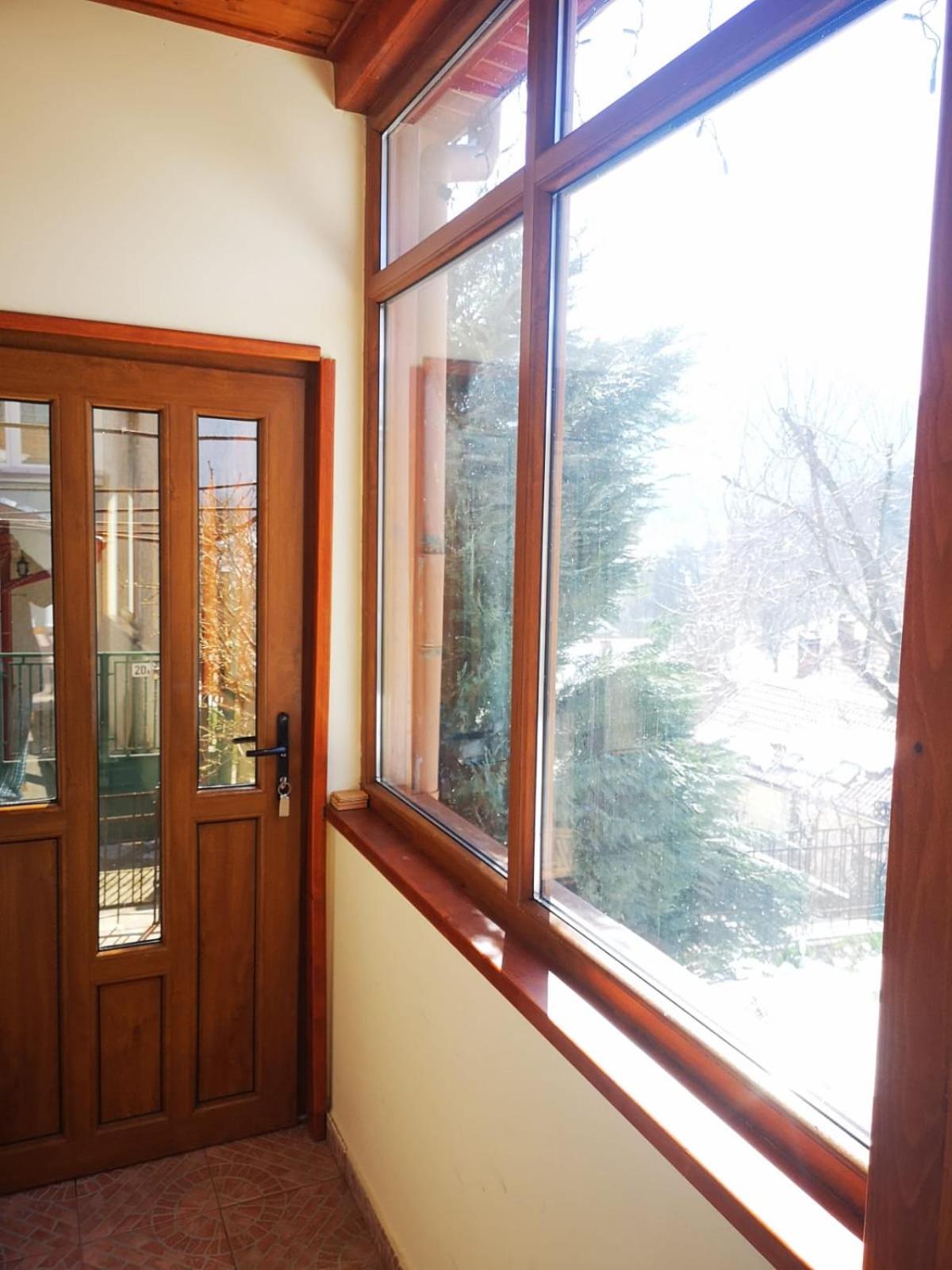 Family Room with Mountain View - Photo 4