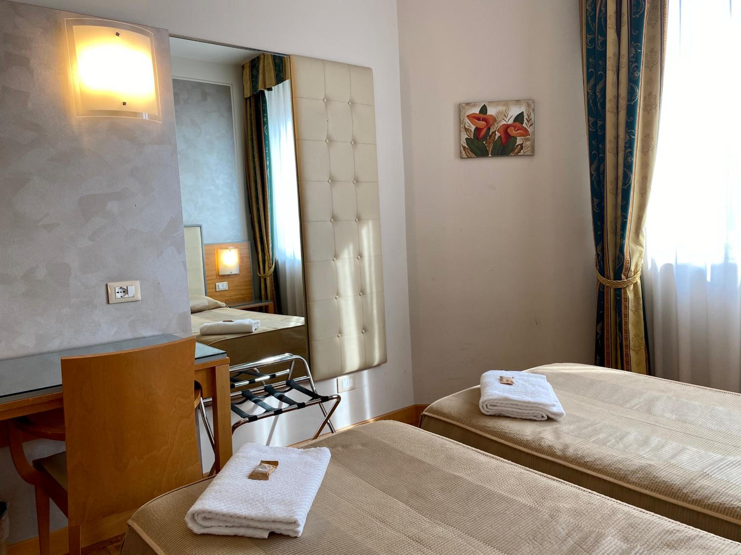 Twin Room - Photo 1