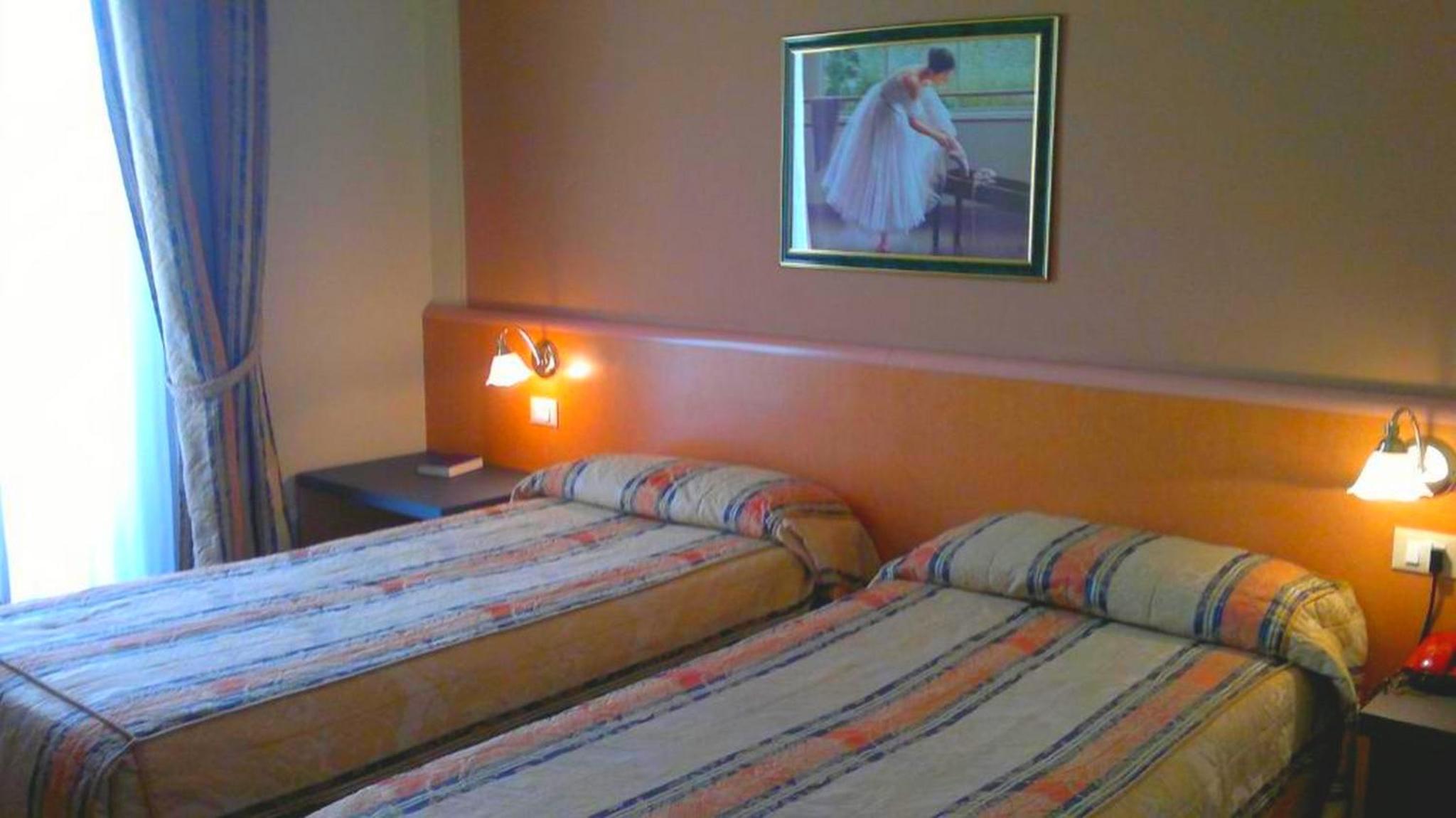 Twin Room - Photo 4