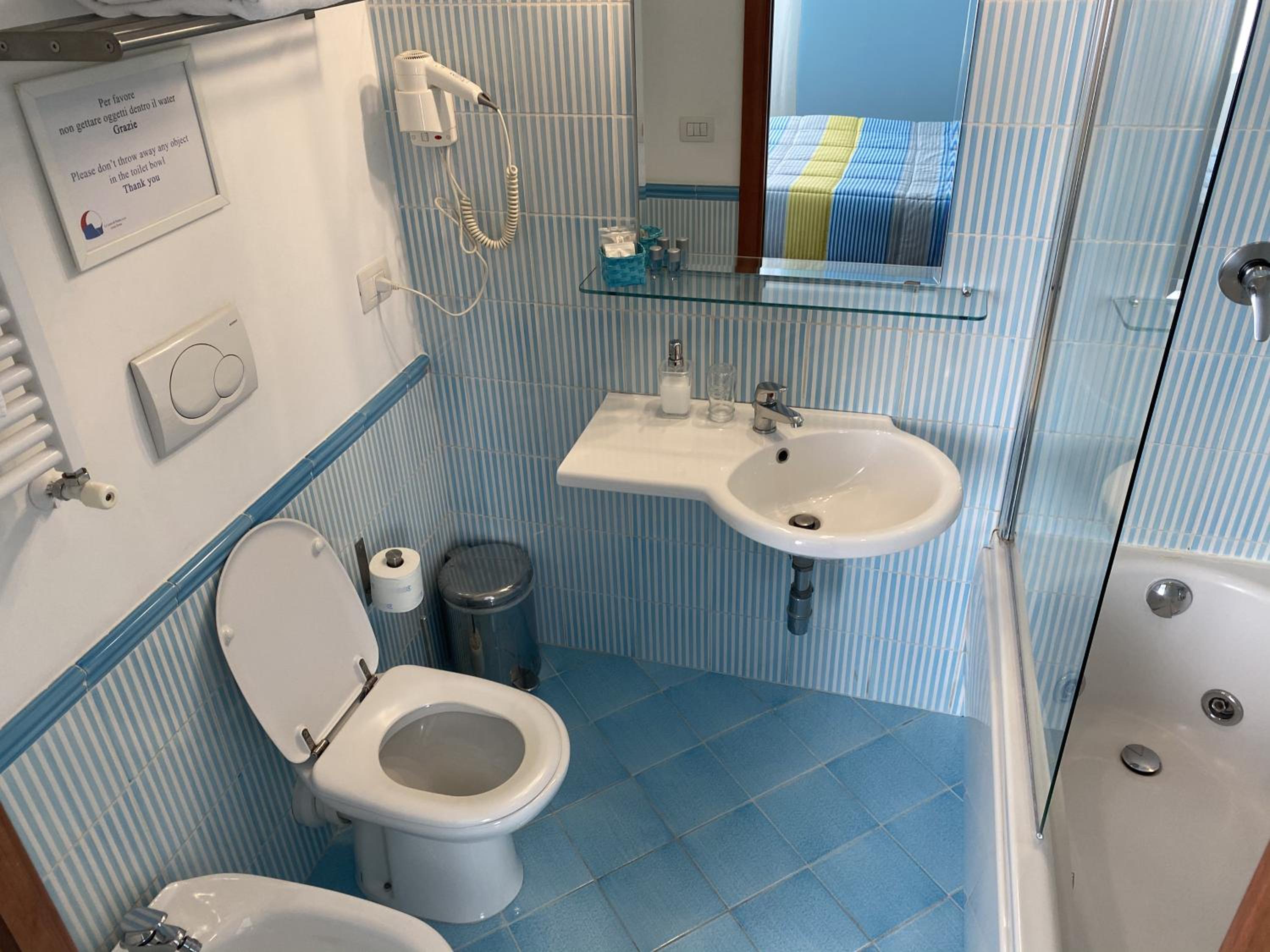 Double Room with Private Bathroom photo 2