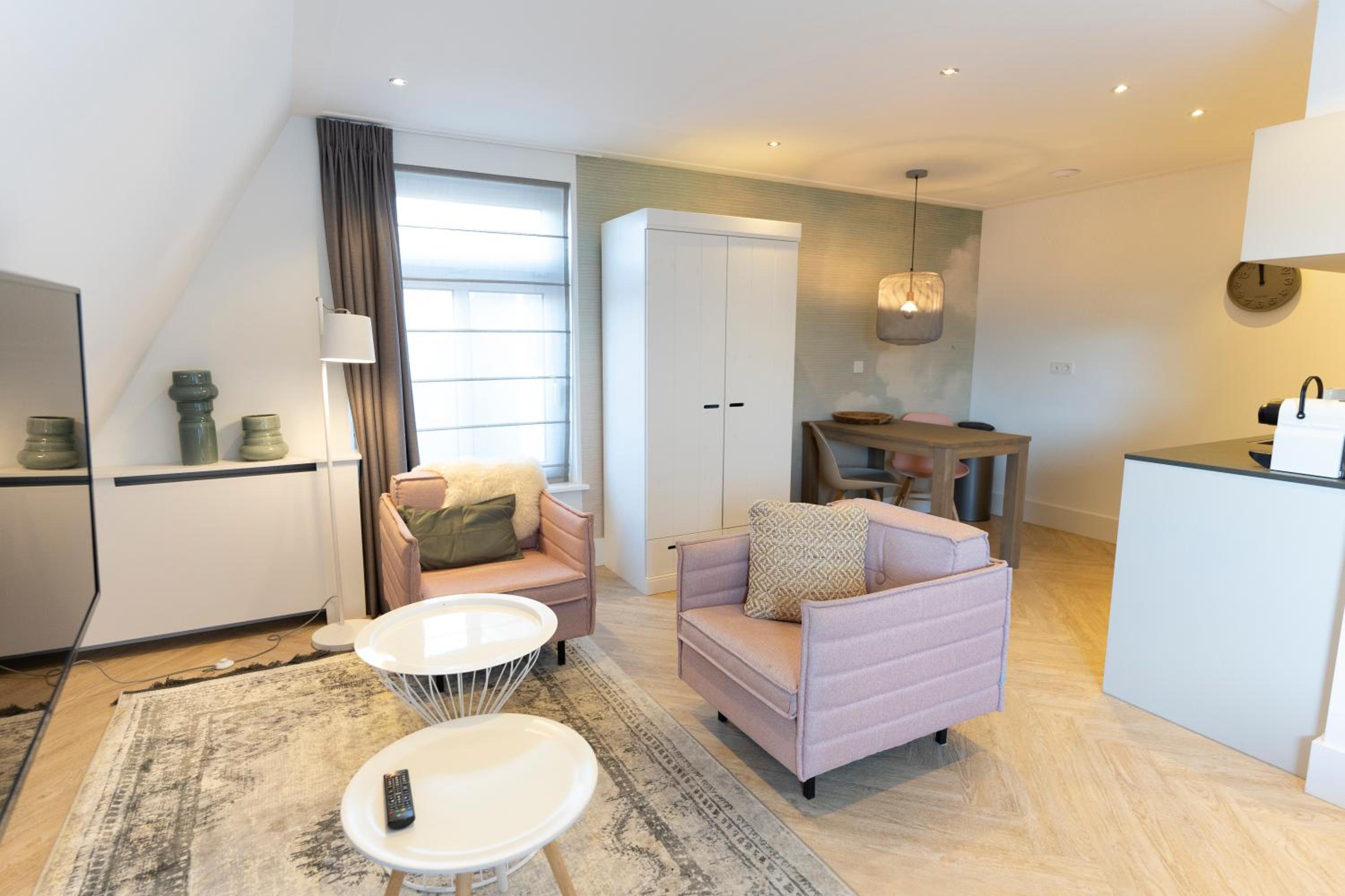 Deluxe Double Room with Shower (No Pets) photo 1