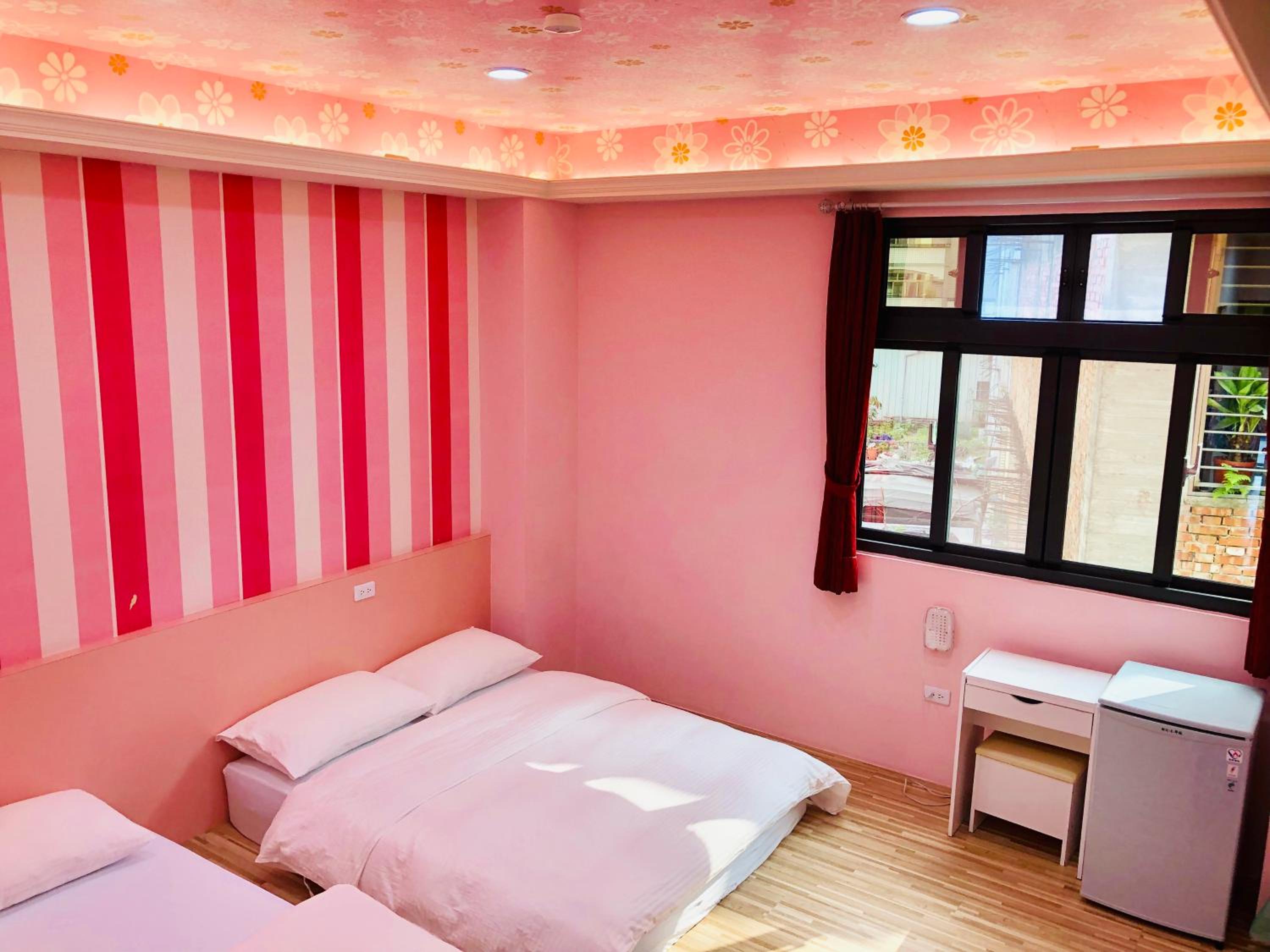 Quadruple Room with Private Bathroom photo 1