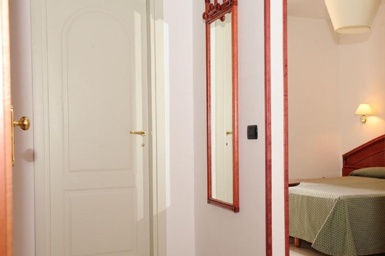 Double or Twin Room - Photo 2