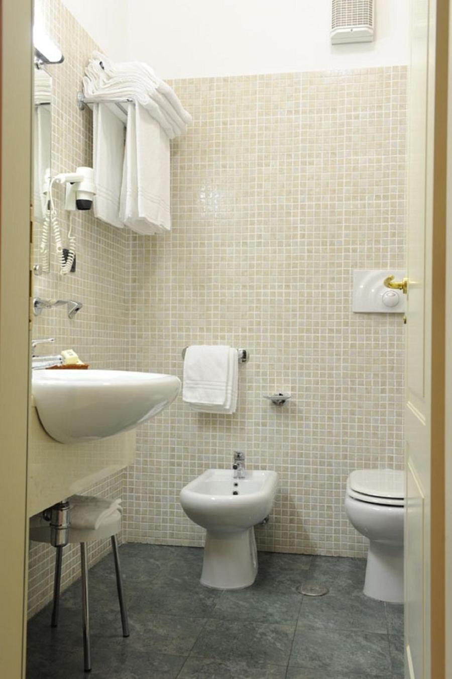 Double or Twin Room - Photo 3