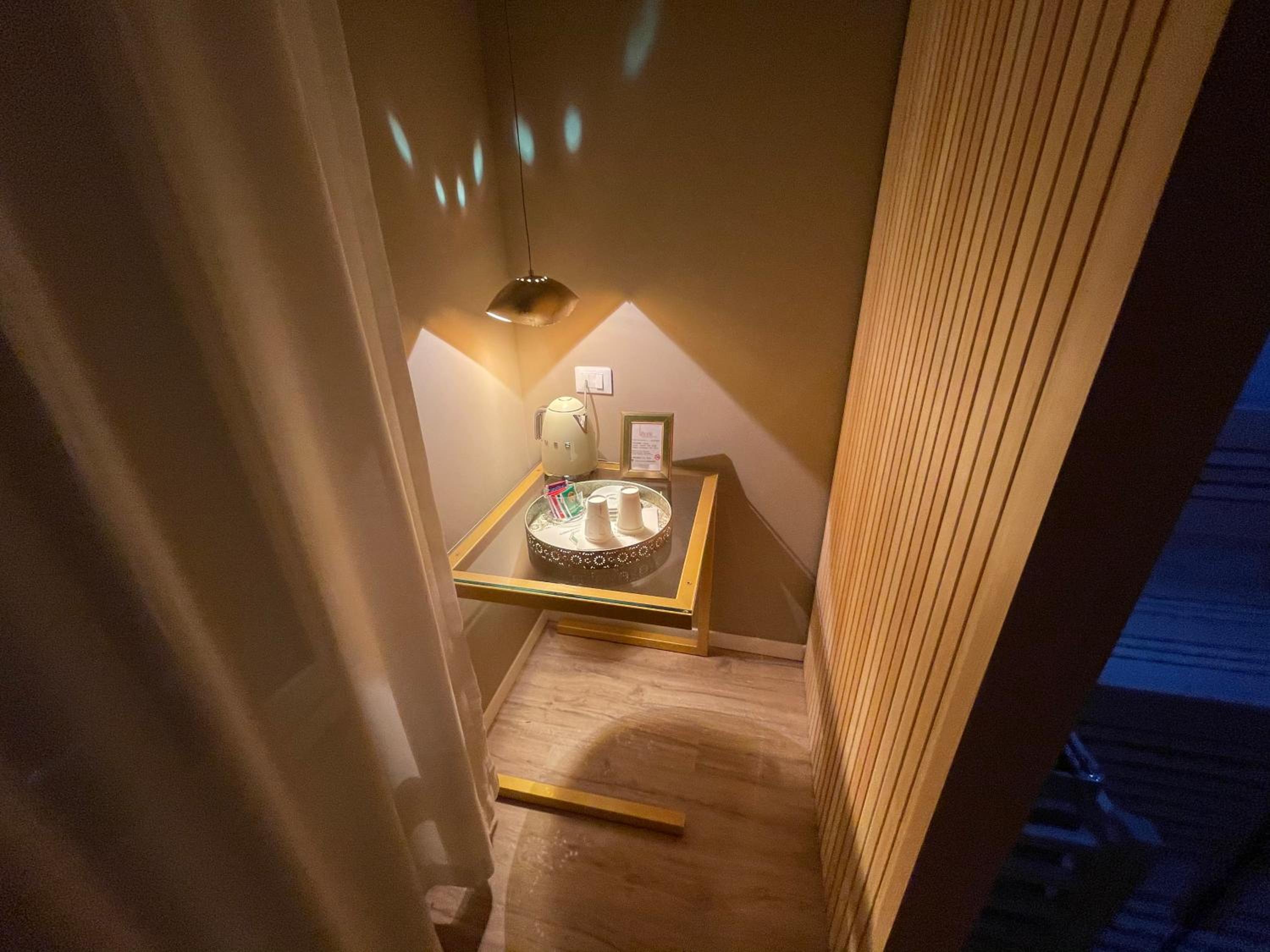 Suite with Hot Tub and Private Spa - Photo 7