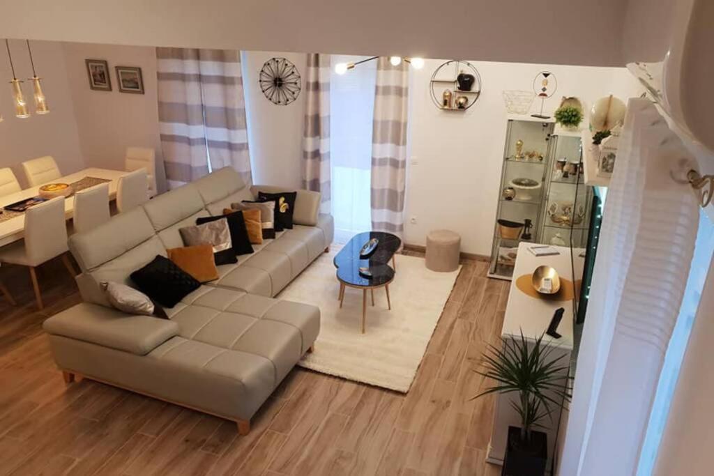 Villa photo 1