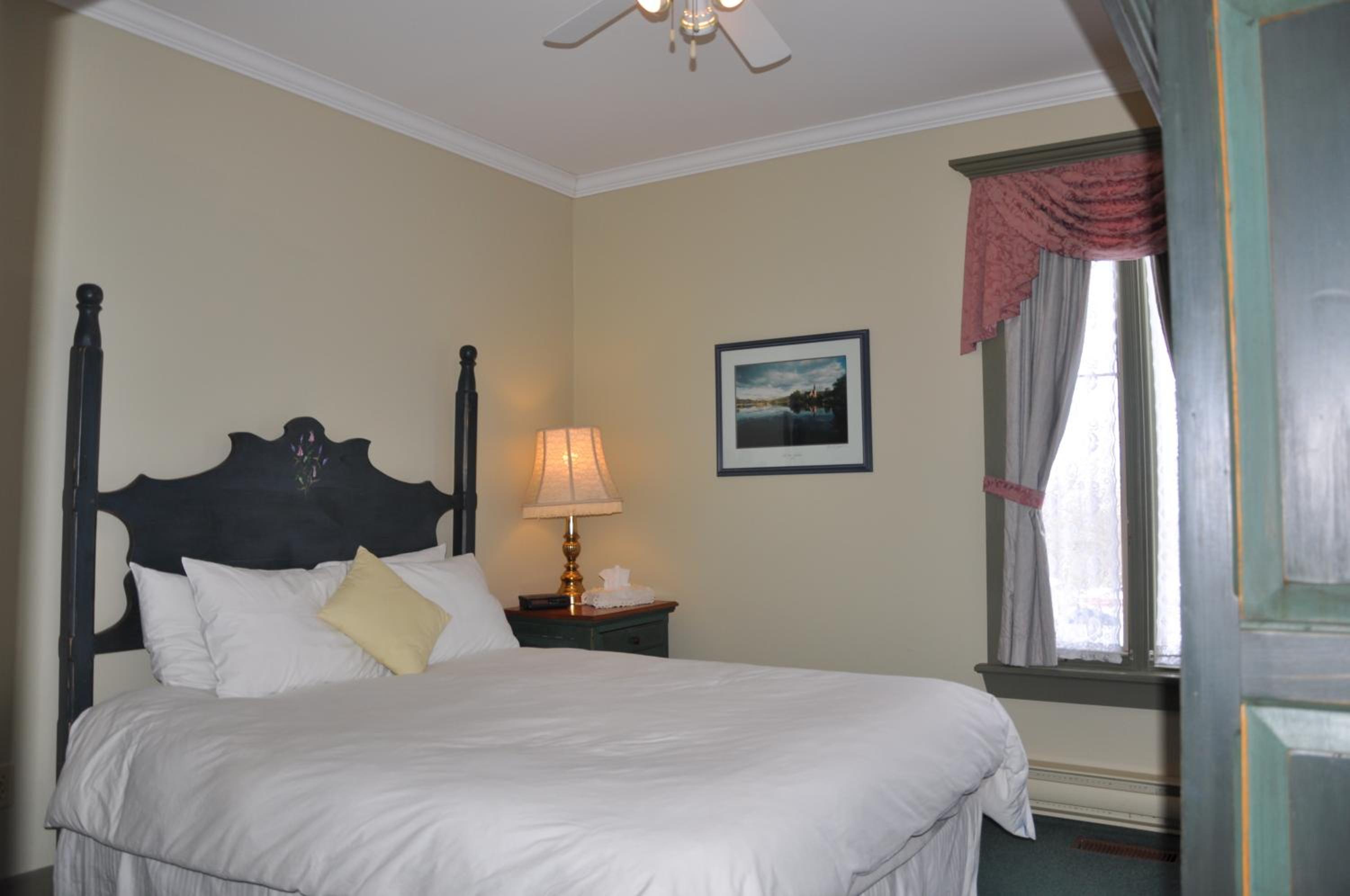 Queen Room photo 3