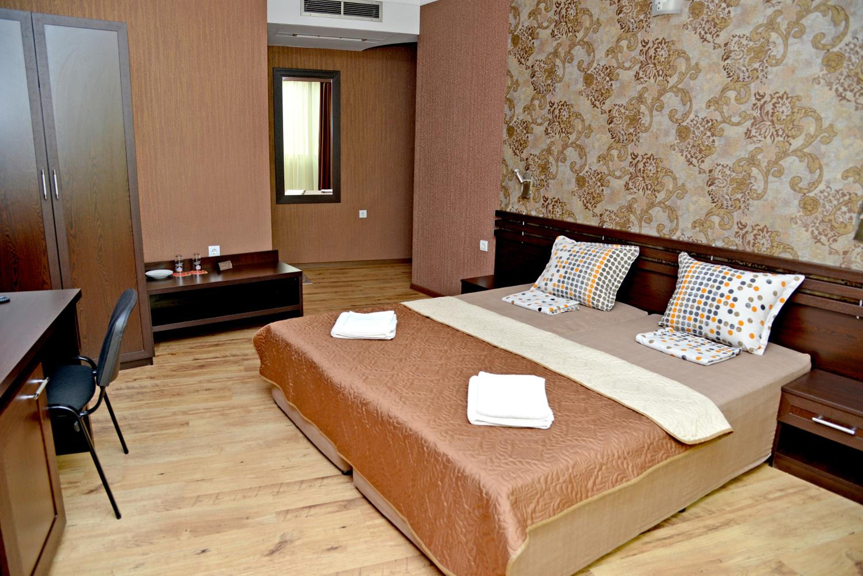 Large Double Room photo 3