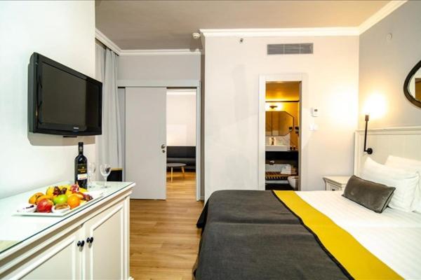 Royal Family Room (2 Adults + 2 Children) photo 1