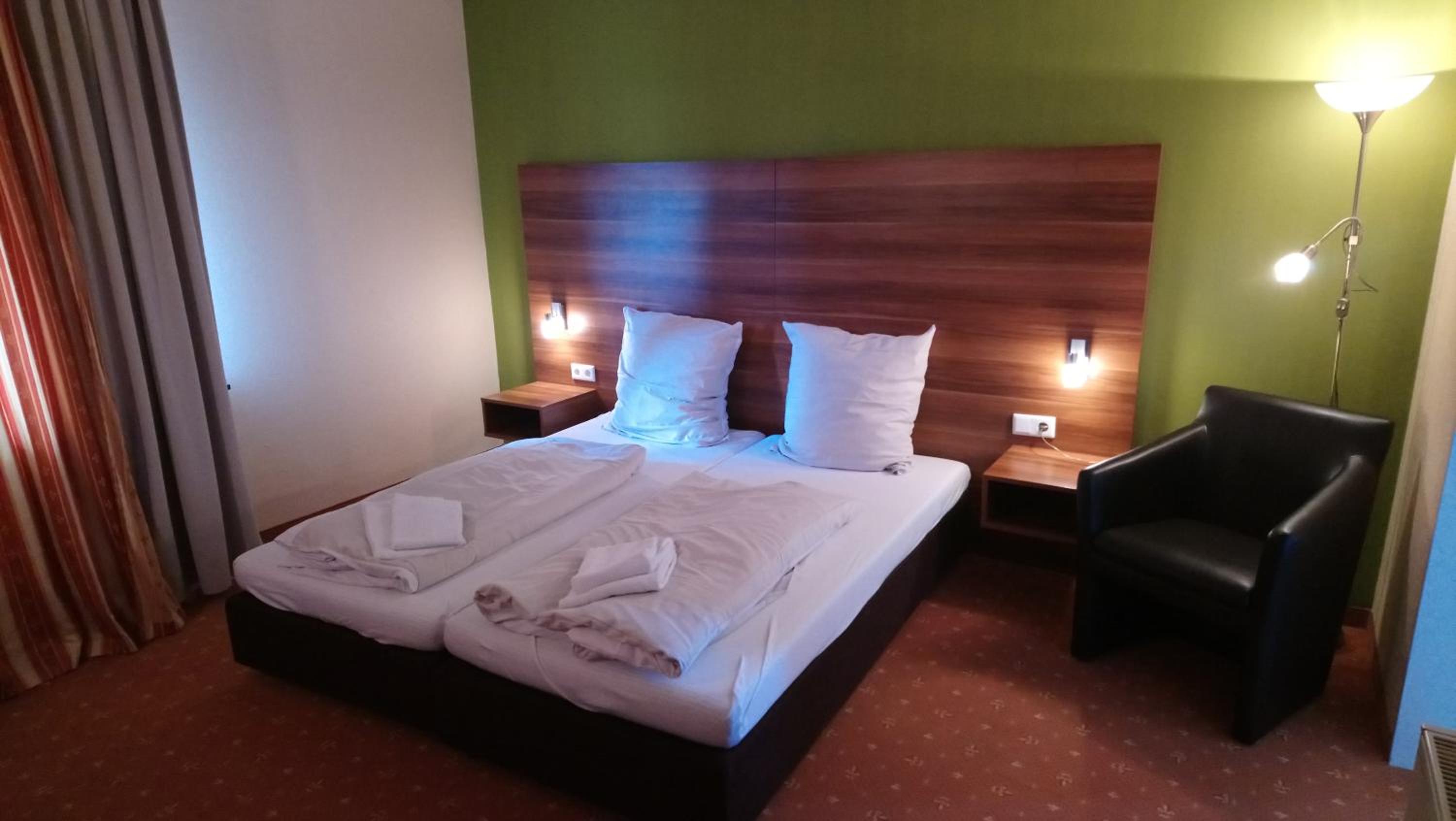 Standard Double Room - Photo 3