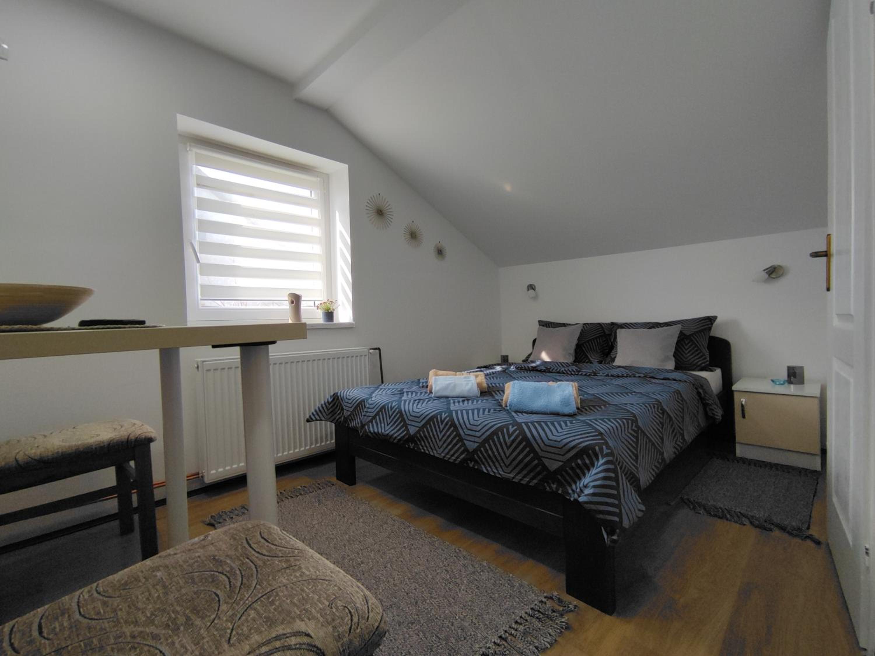 One-Bedroom Apartment photo 1