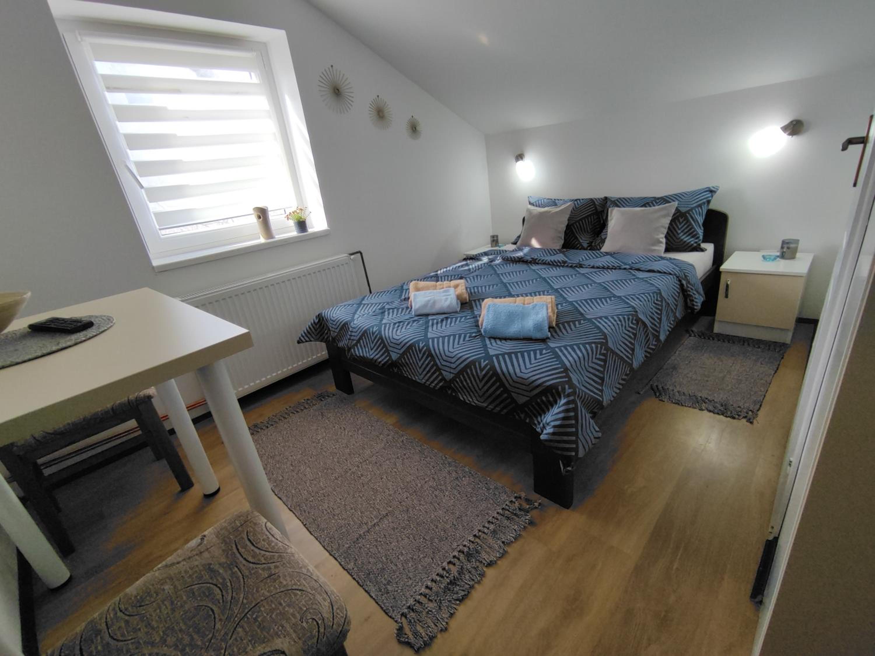 One-Bedroom Apartment photo 2