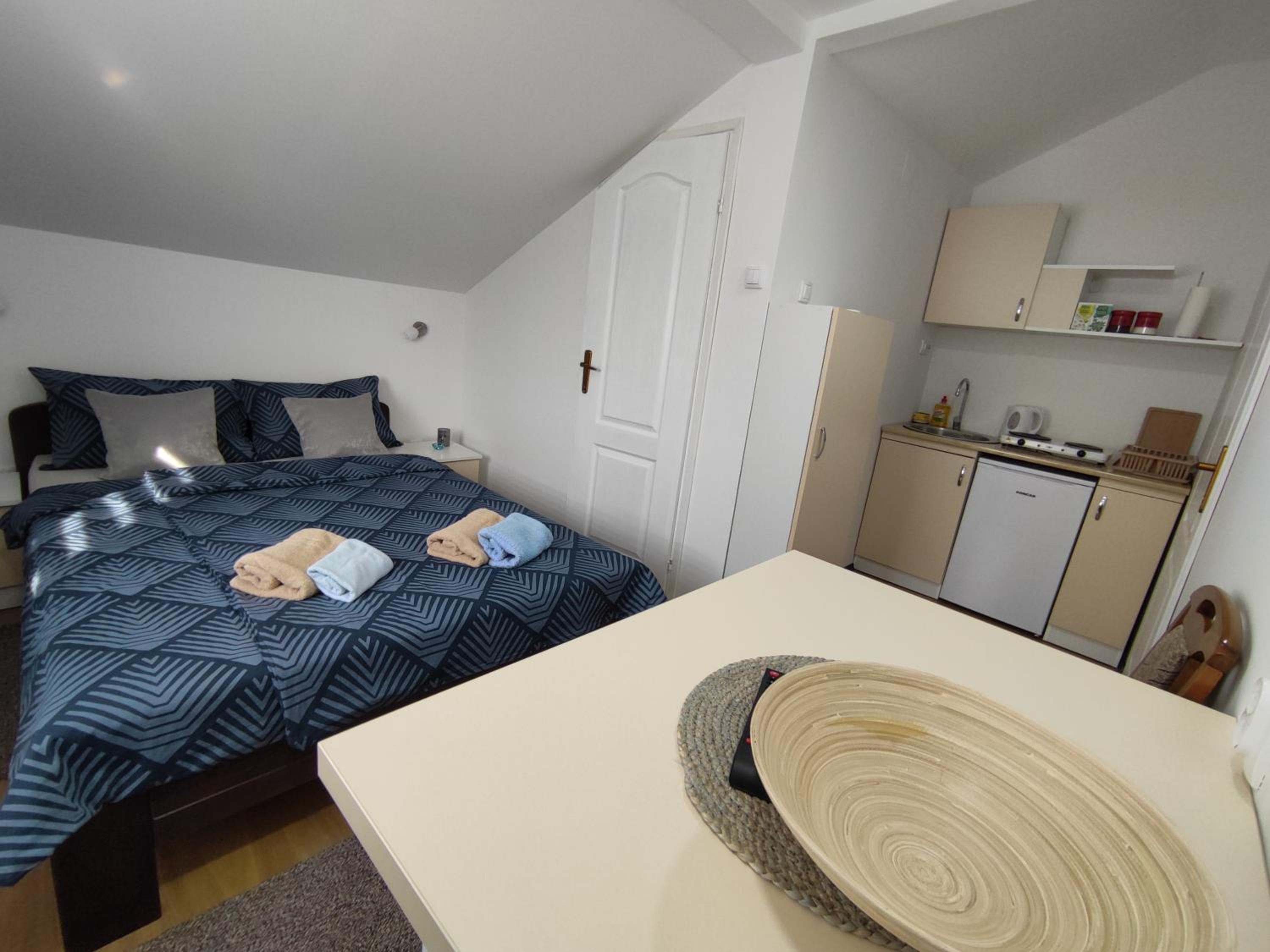 One-Bedroom Apartment photo 3
