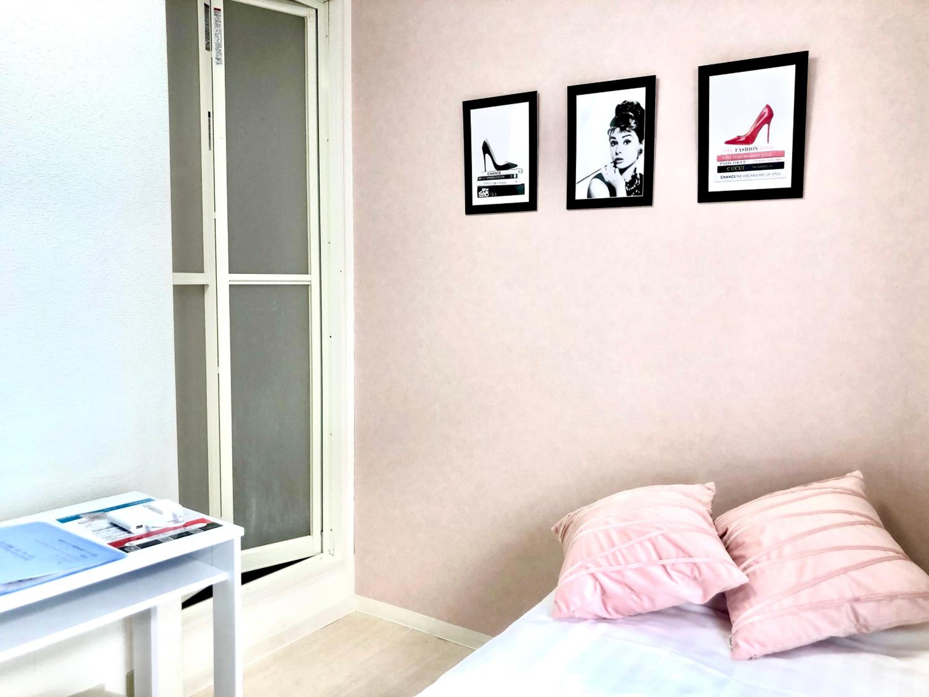 One-Bedroom Apartment photo 3