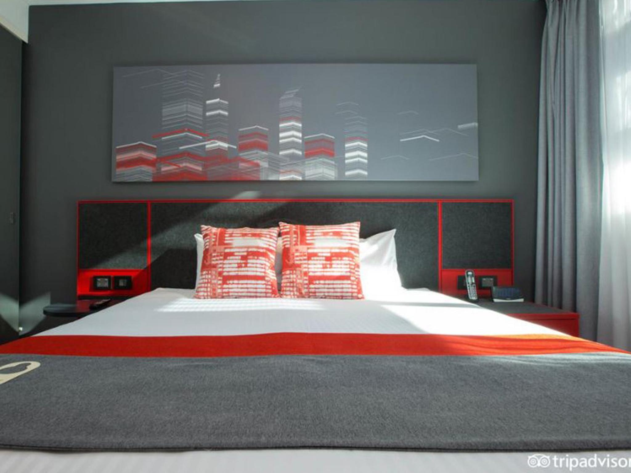 Family Room thumbnail 5