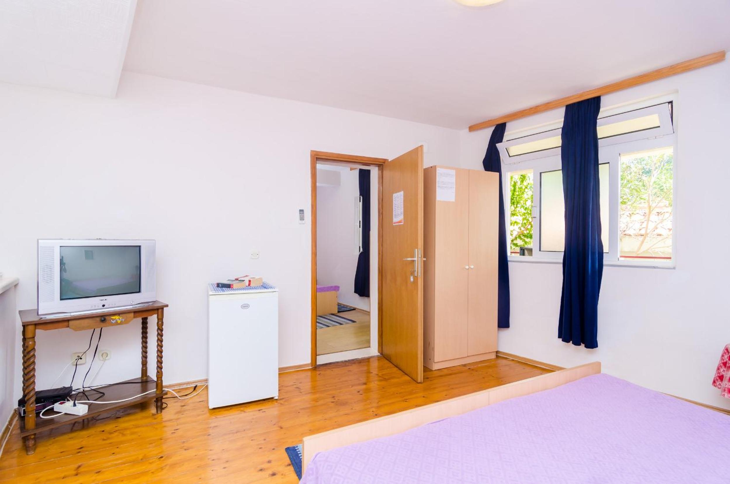 Two-Bedroom Suite with Patio and Sea View - Photo 8