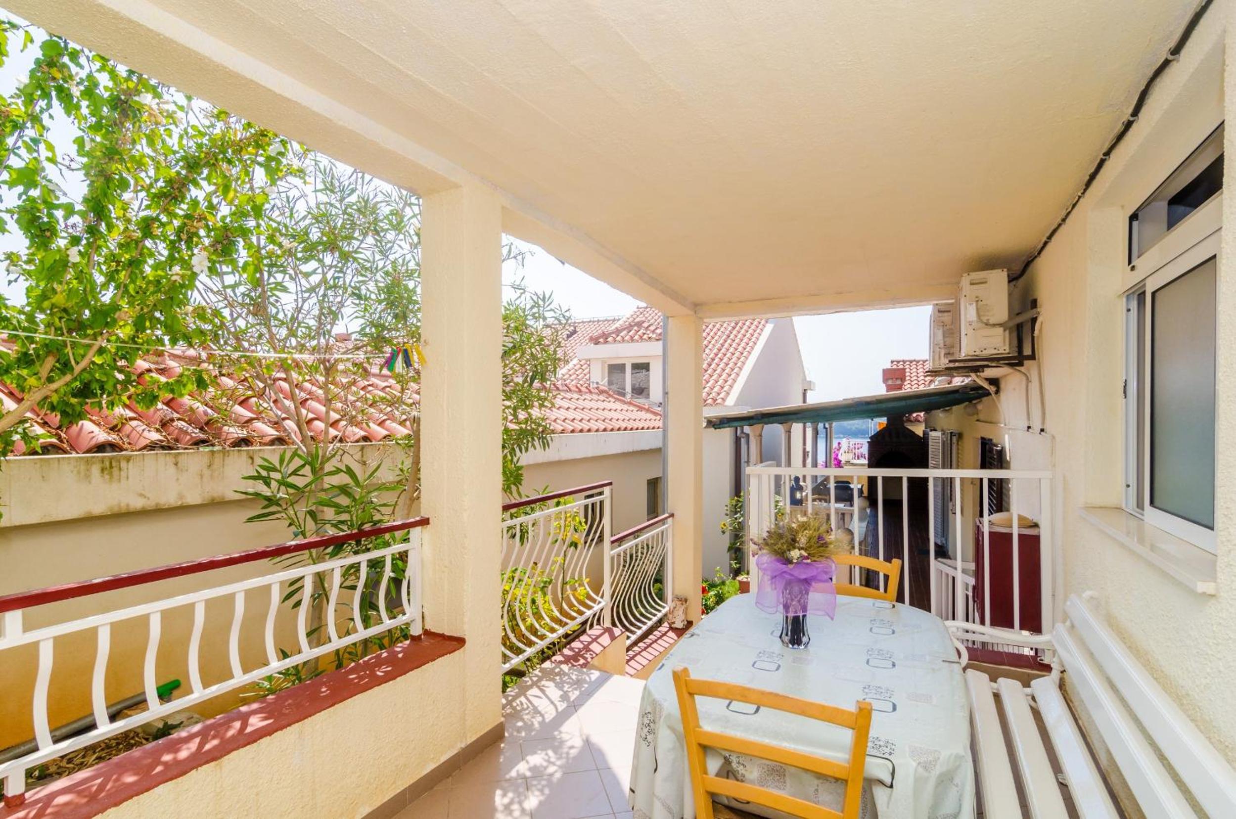 Two-Bedroom Suite with Patio and Sea View - Photo 4