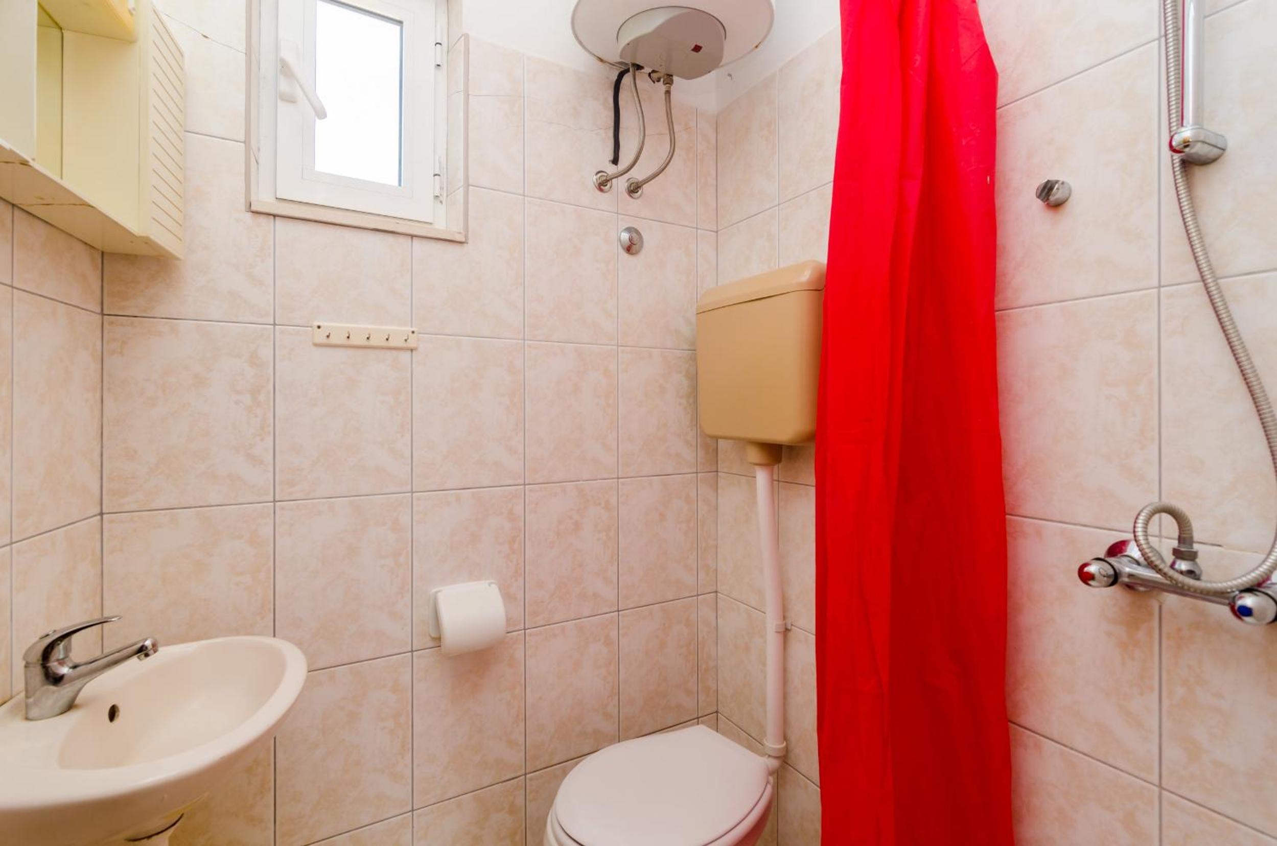 Studio Apartment with Patio - Photo 9