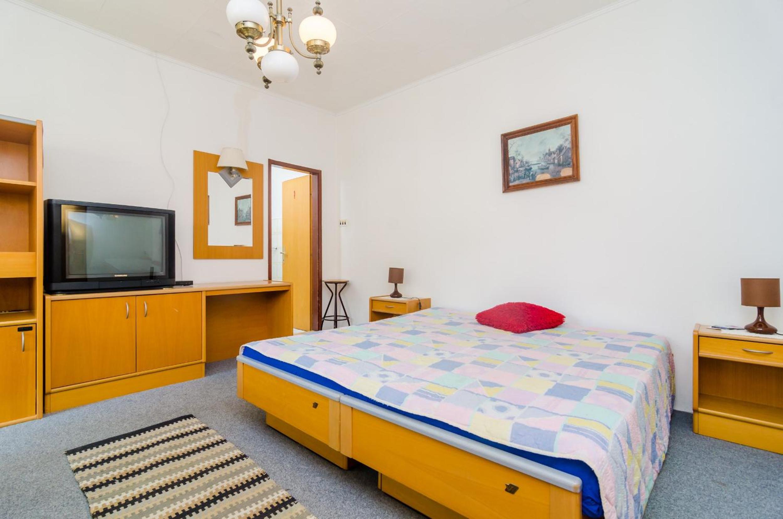 One-Bedroom Apartment with Patio and Sea View - Photo 6
