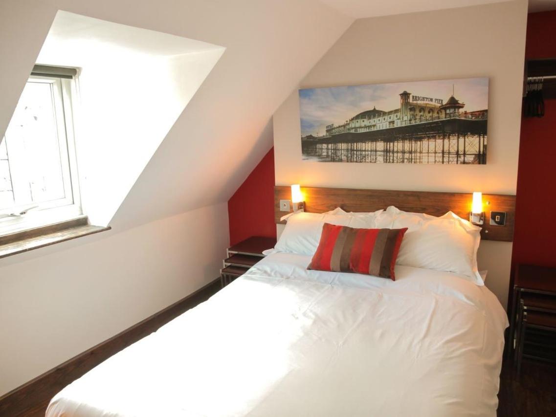 Standard Double Room with Shared Bathroom photo 3