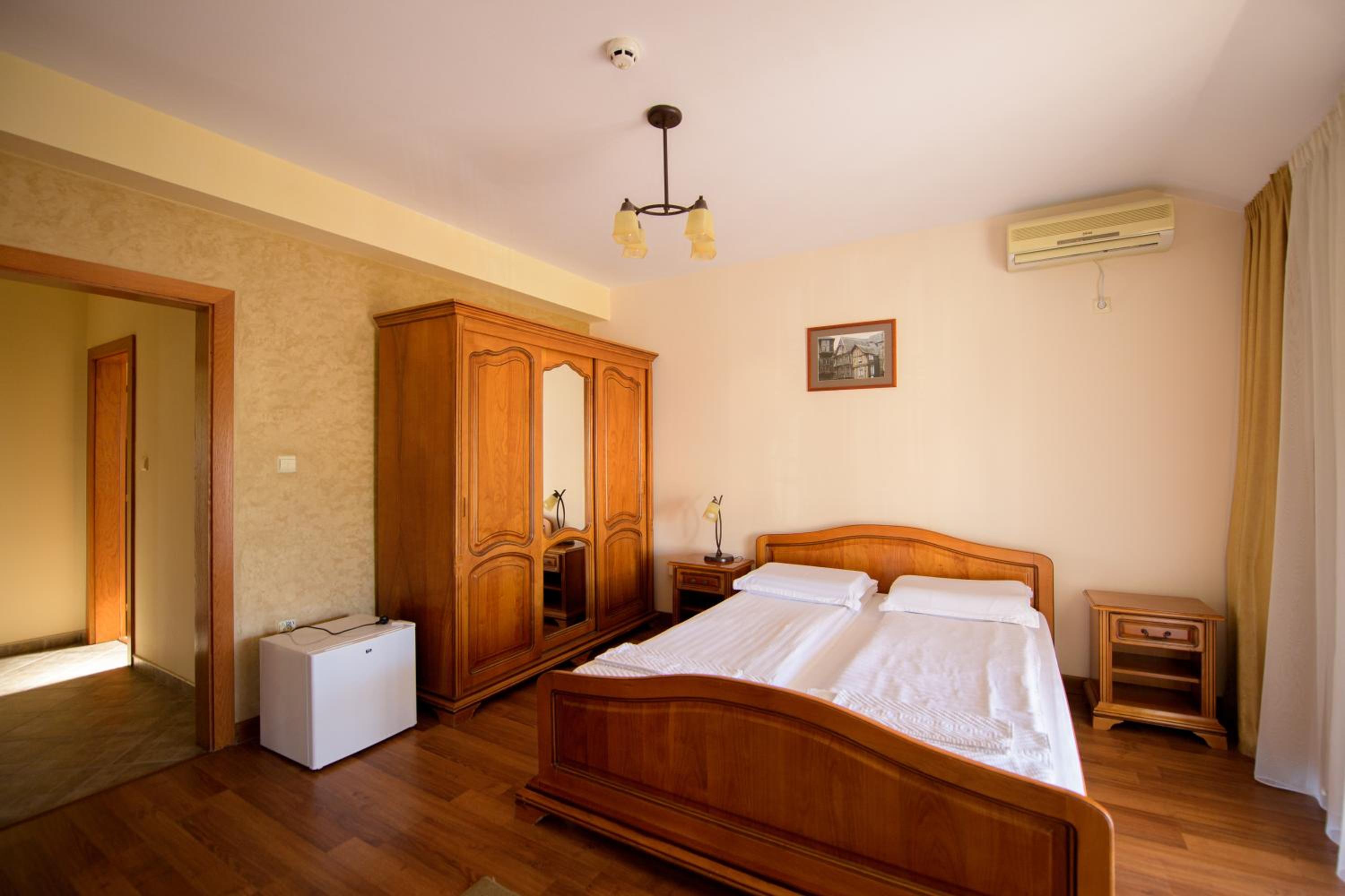 Double Room - Photo 22