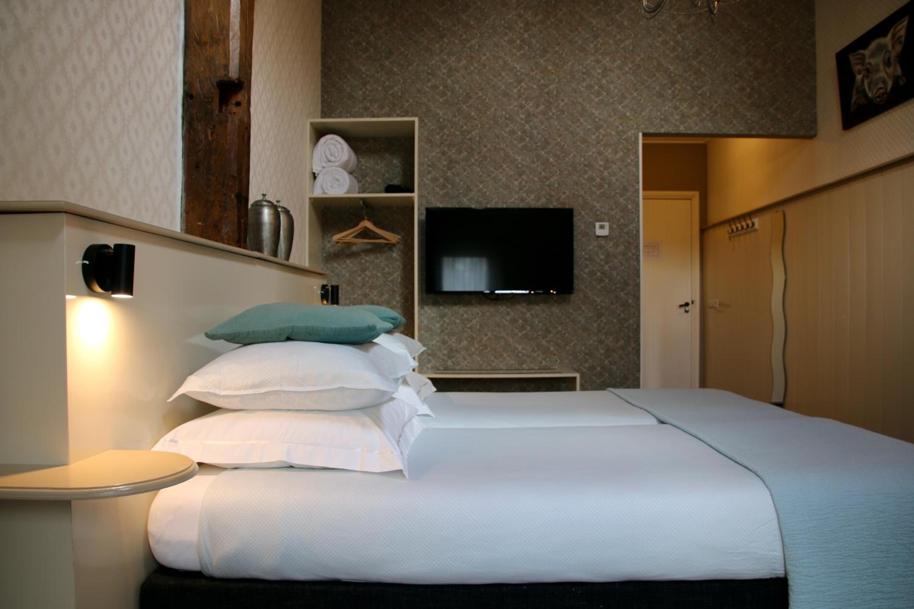 Double or Twin Room with Garden View photo 2