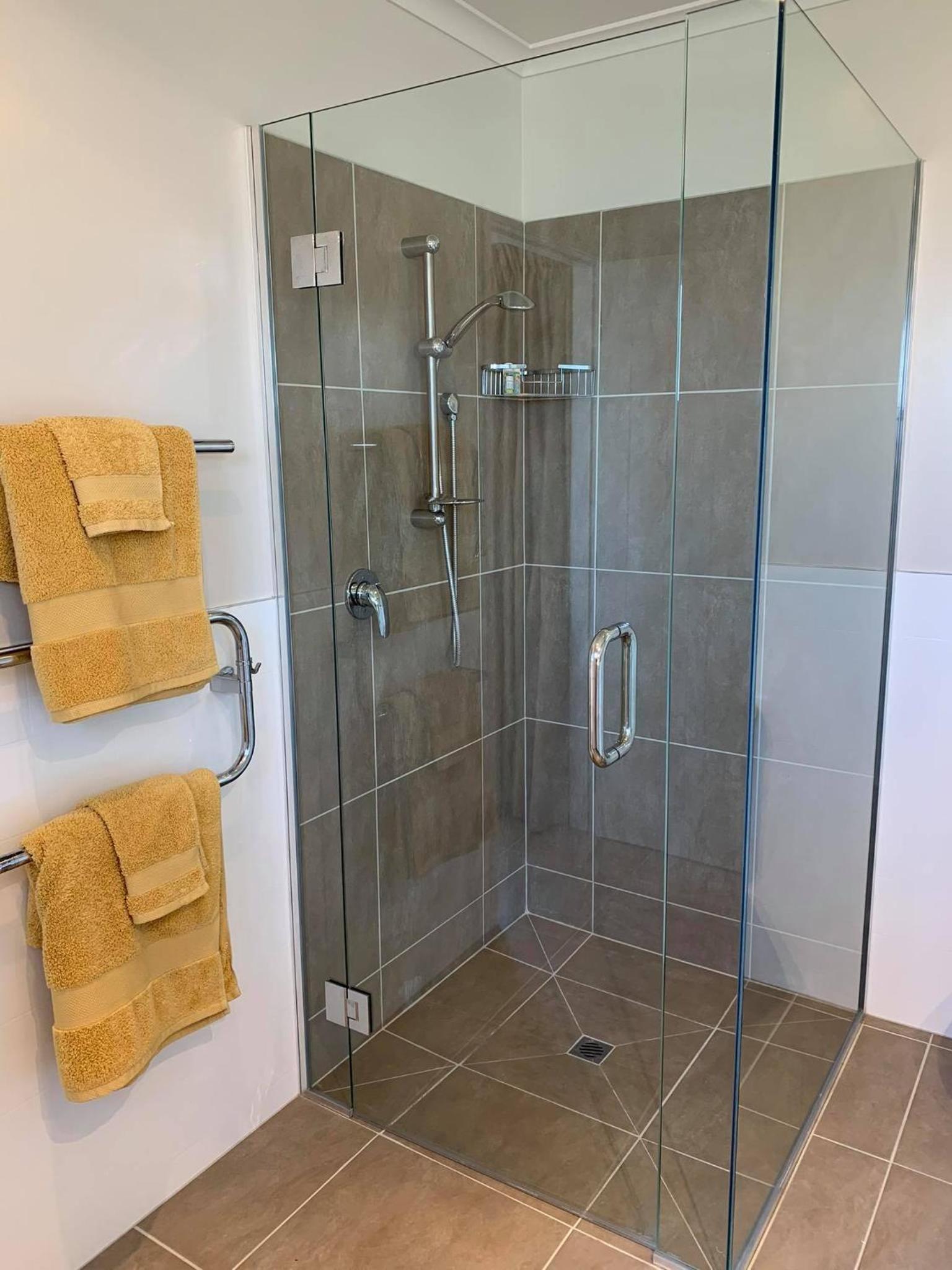 Deluxe King Suite - Photo 8