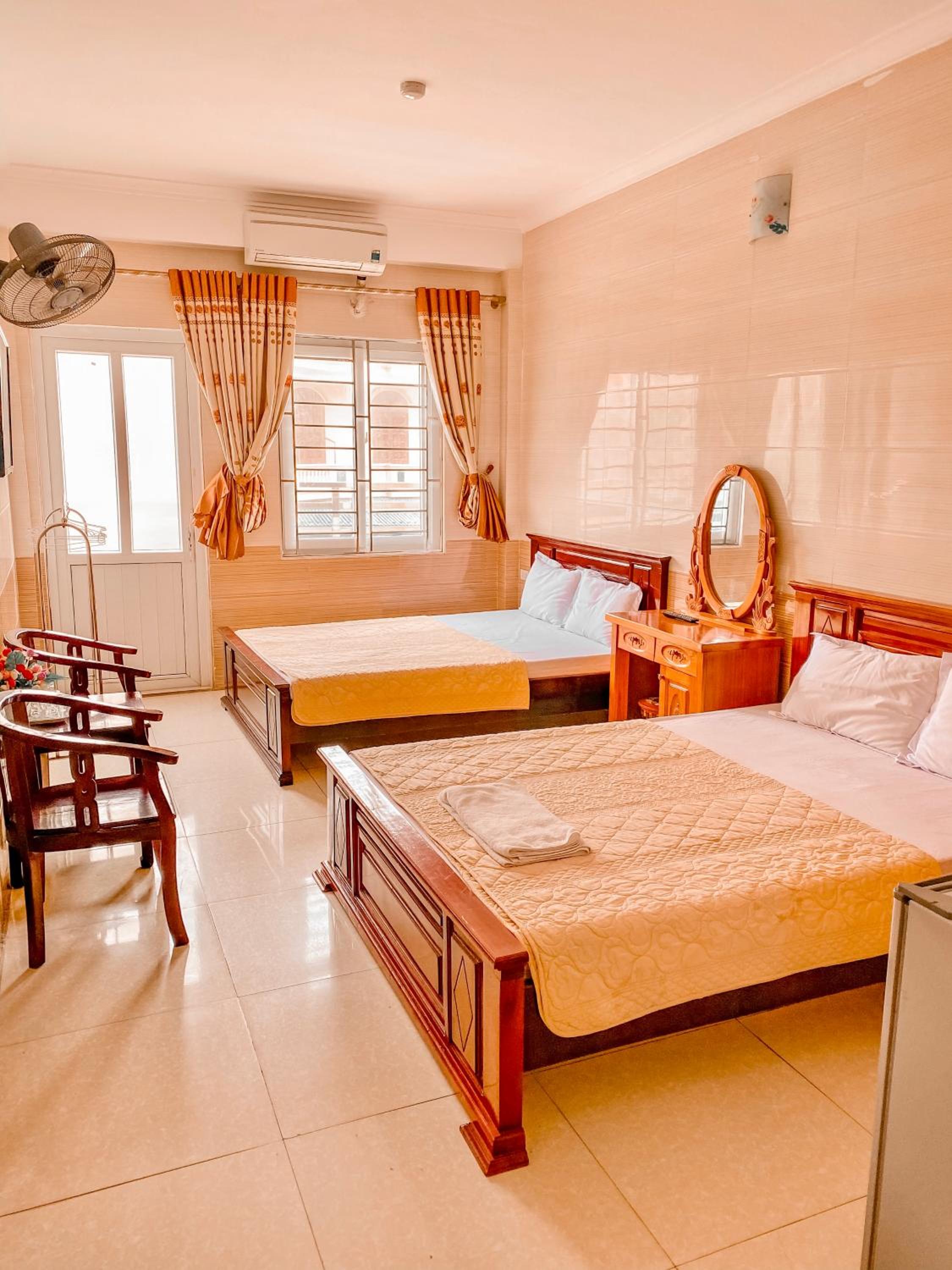 Deluxe Queen Room with Two Queen Beds photo 3