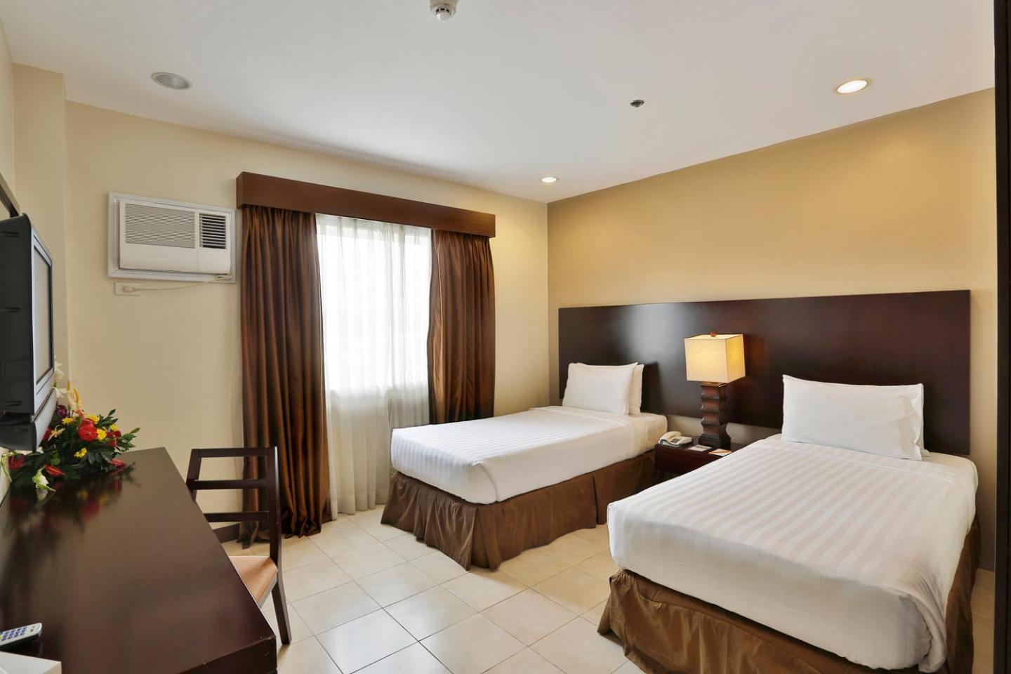 Deluxe Suite - Photo 2