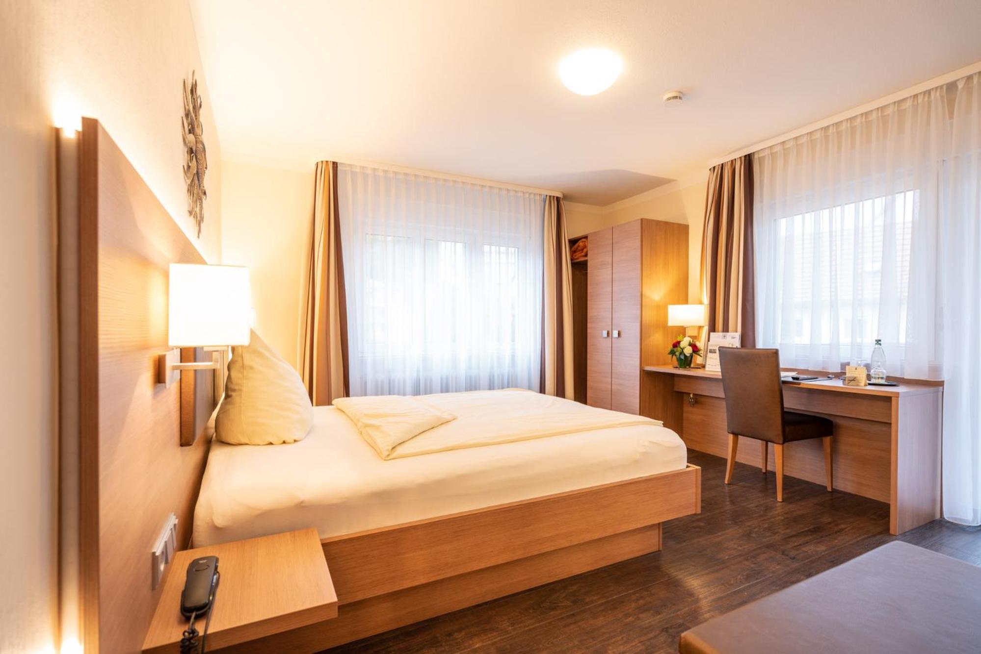 Double Room with Balcony - Photo 1