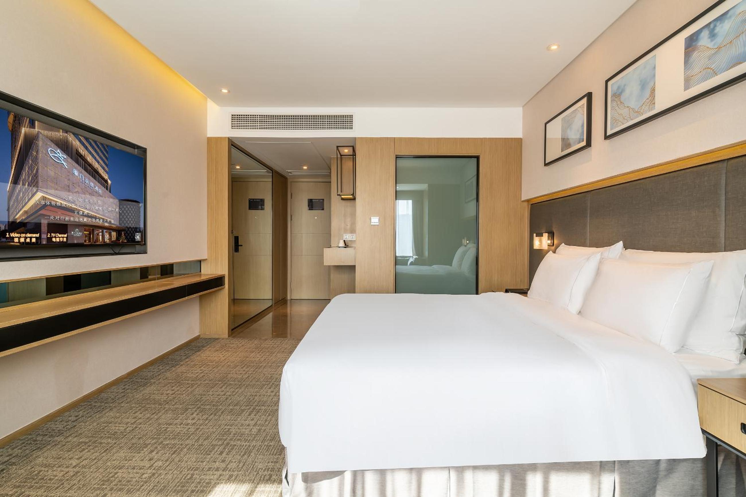 Deluxe Queen Room