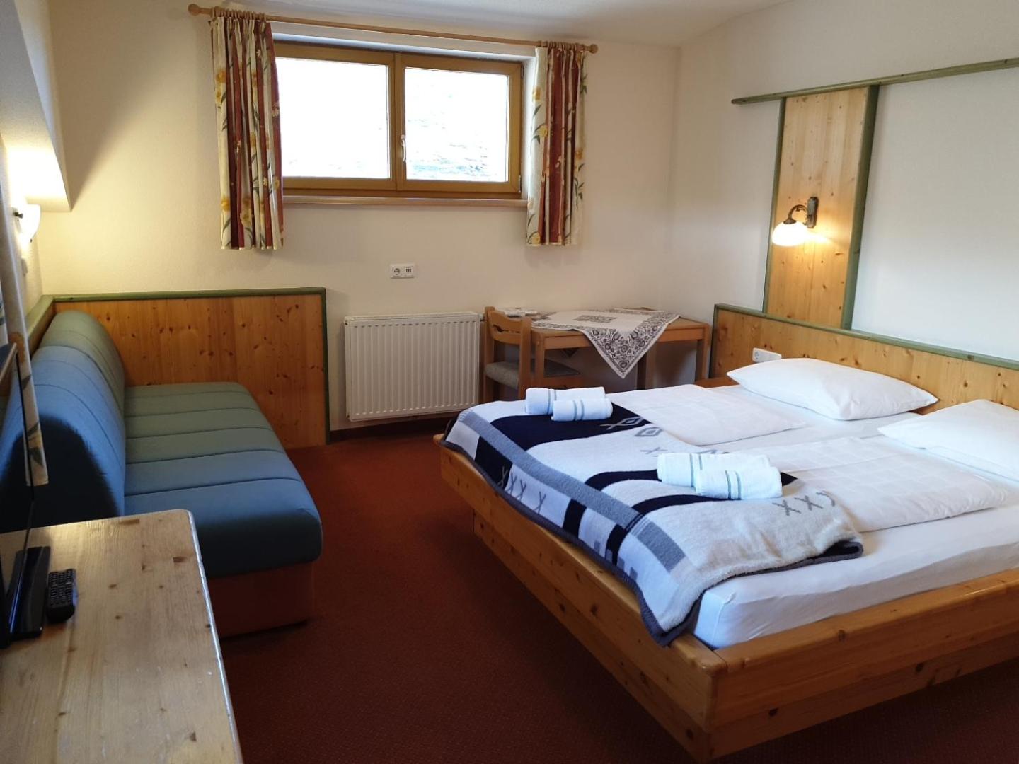 Double Room with Mountain View - Photo 1