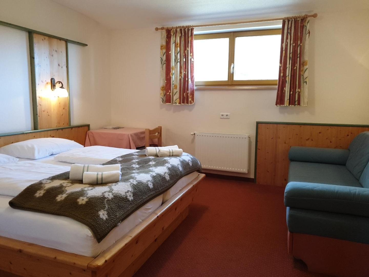 Double Room with Mountain View - Photo 2