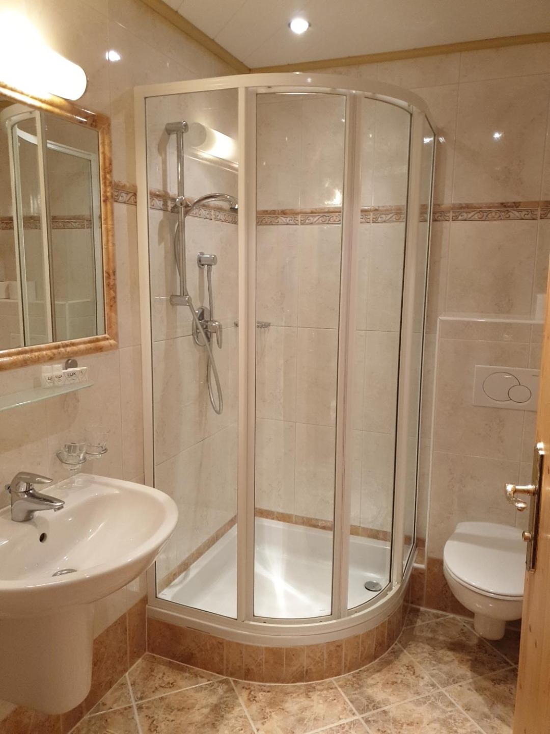 Double Room with Mountain View - Photo 9