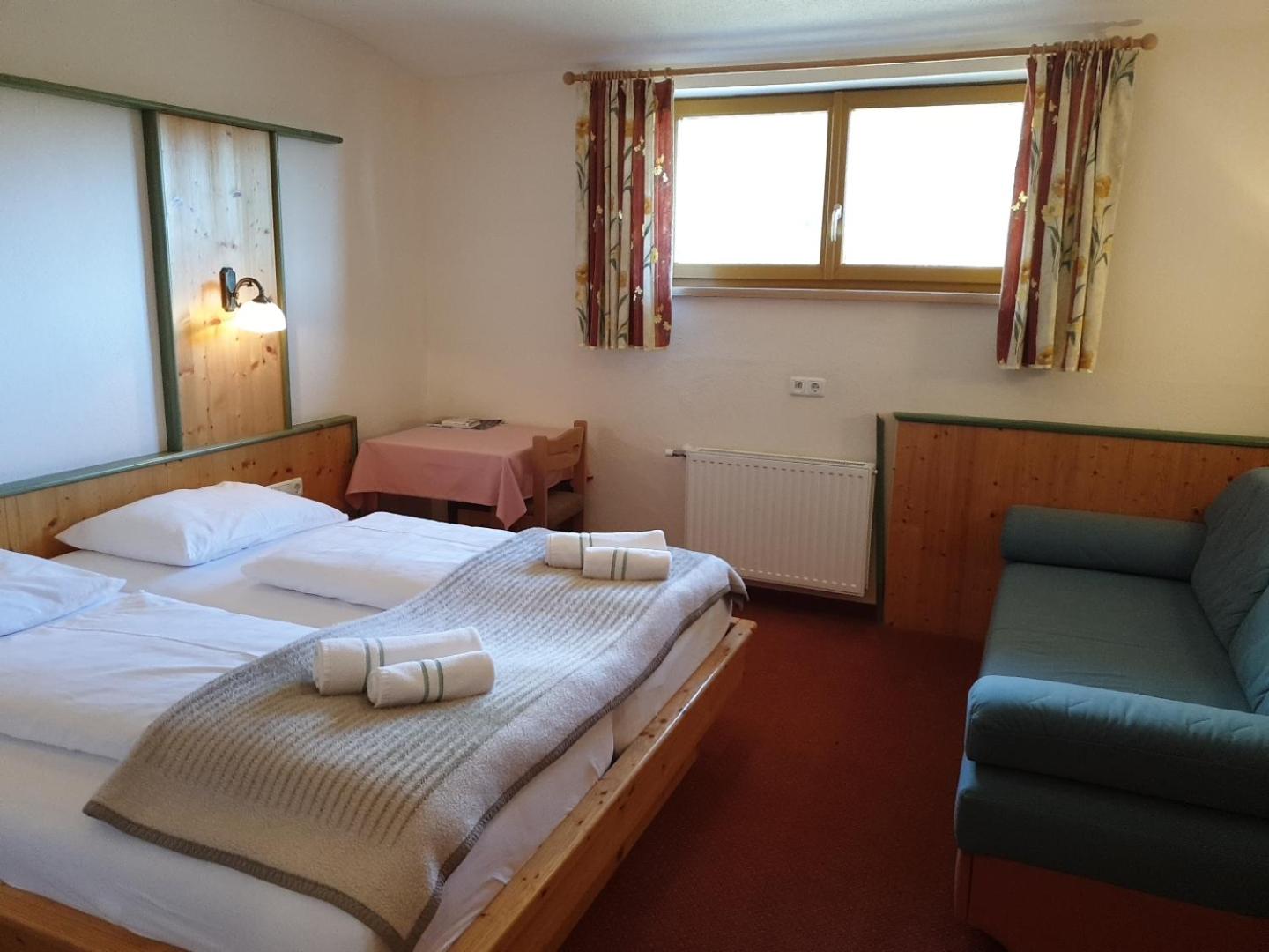 Double Room with Mountain View - Photo 10