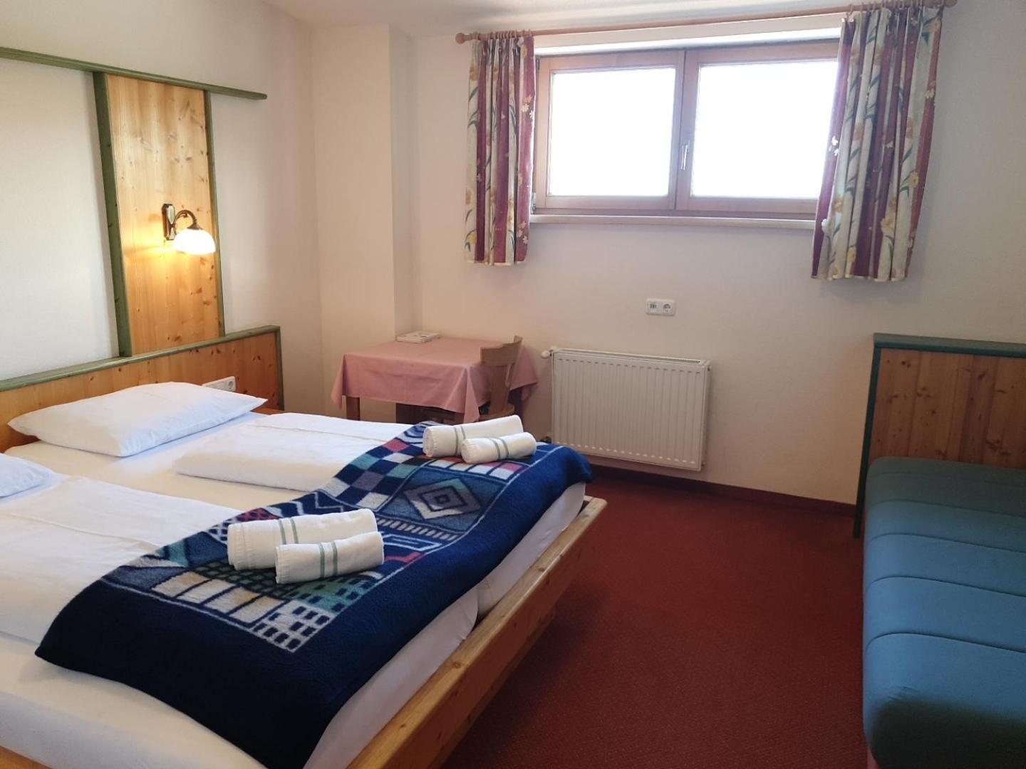 Double Room with Mountain View - Photo 4