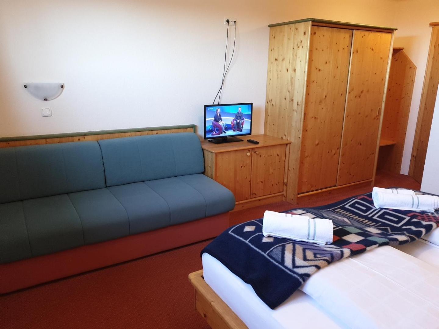 Double Room with Mountain View - Photo 7