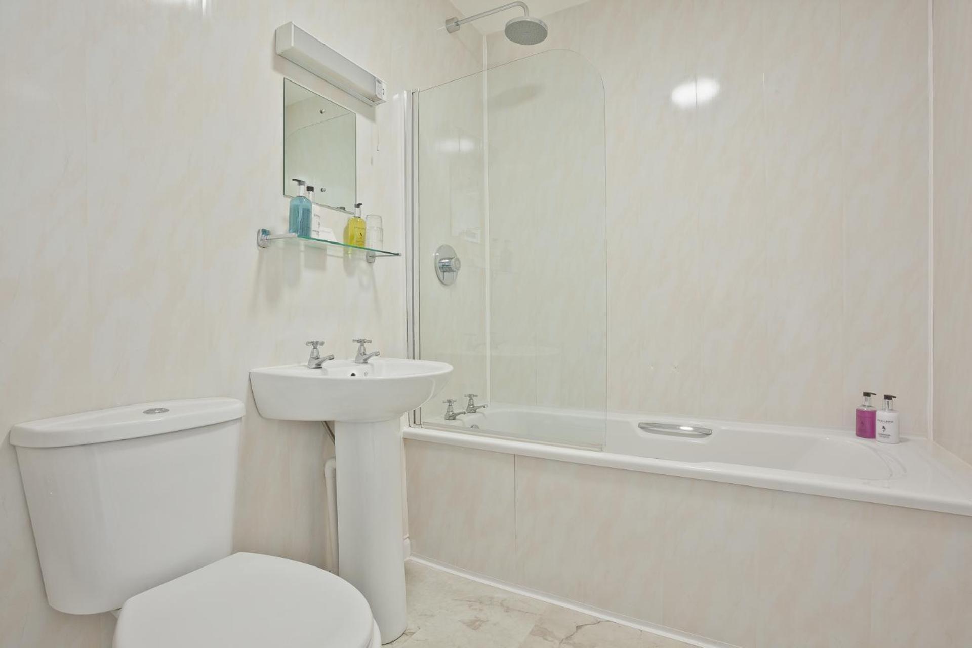 Standard Double Room - Photo 9