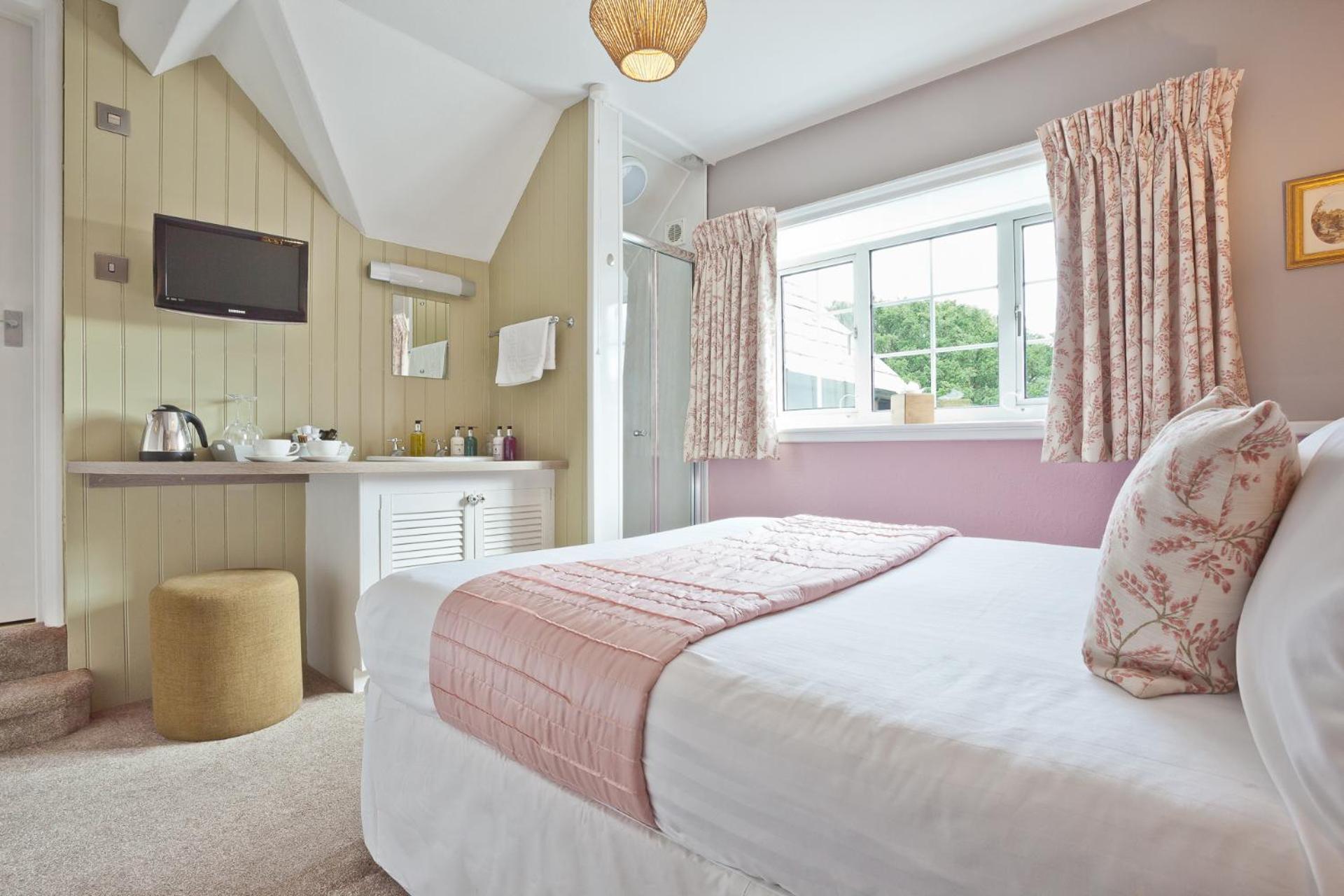 Budget Double Room - Photo 3